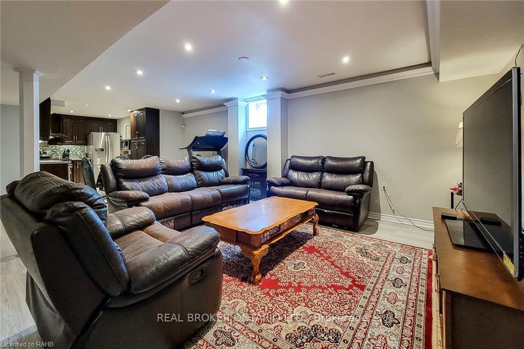 Photo 27 of 56 Bosworth Street, Hamilton, Meadowlands — HOMEH