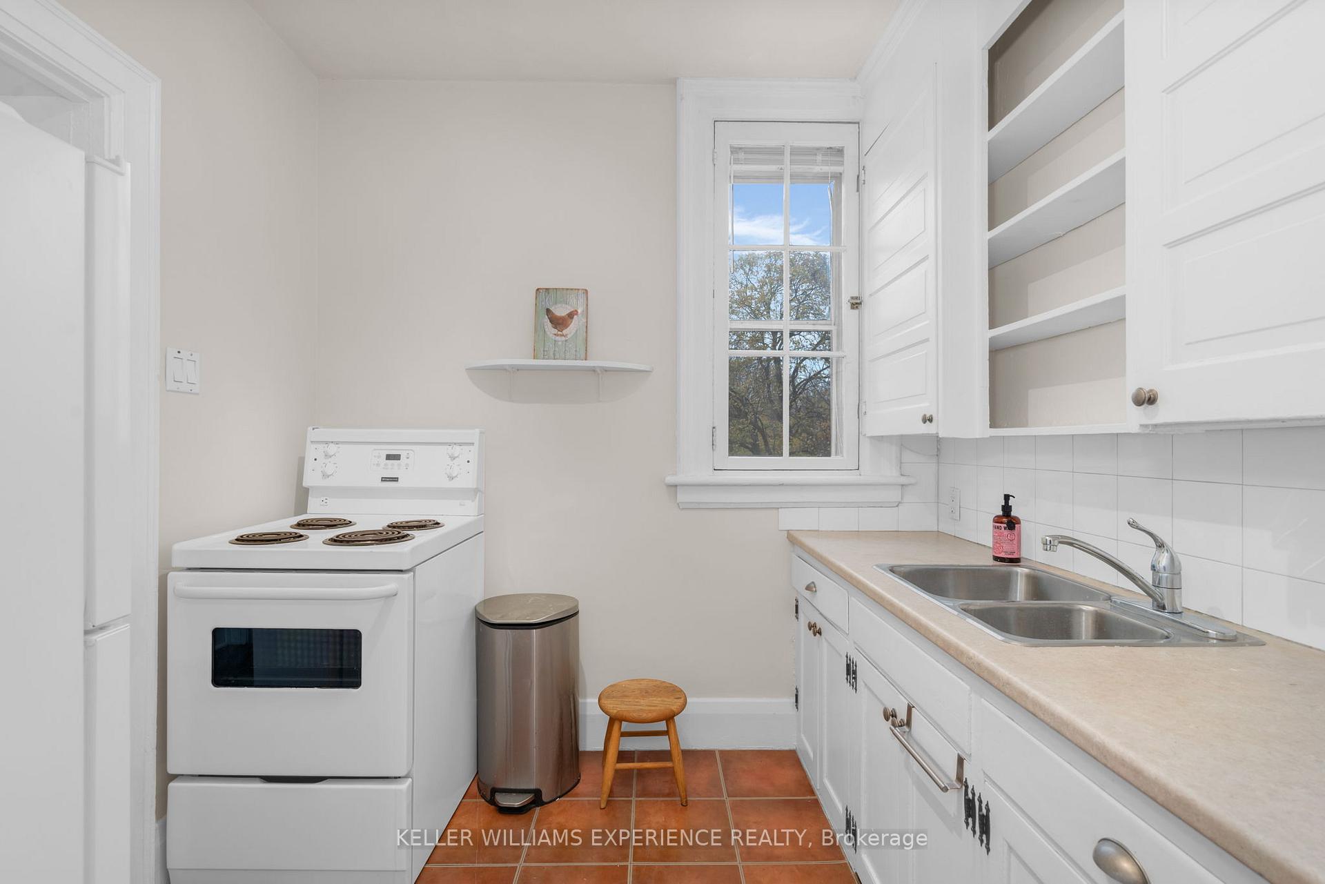 Photo 8 of Unit 6, 101 Clapperton Street, Barrie, City Centre — HOMEH
