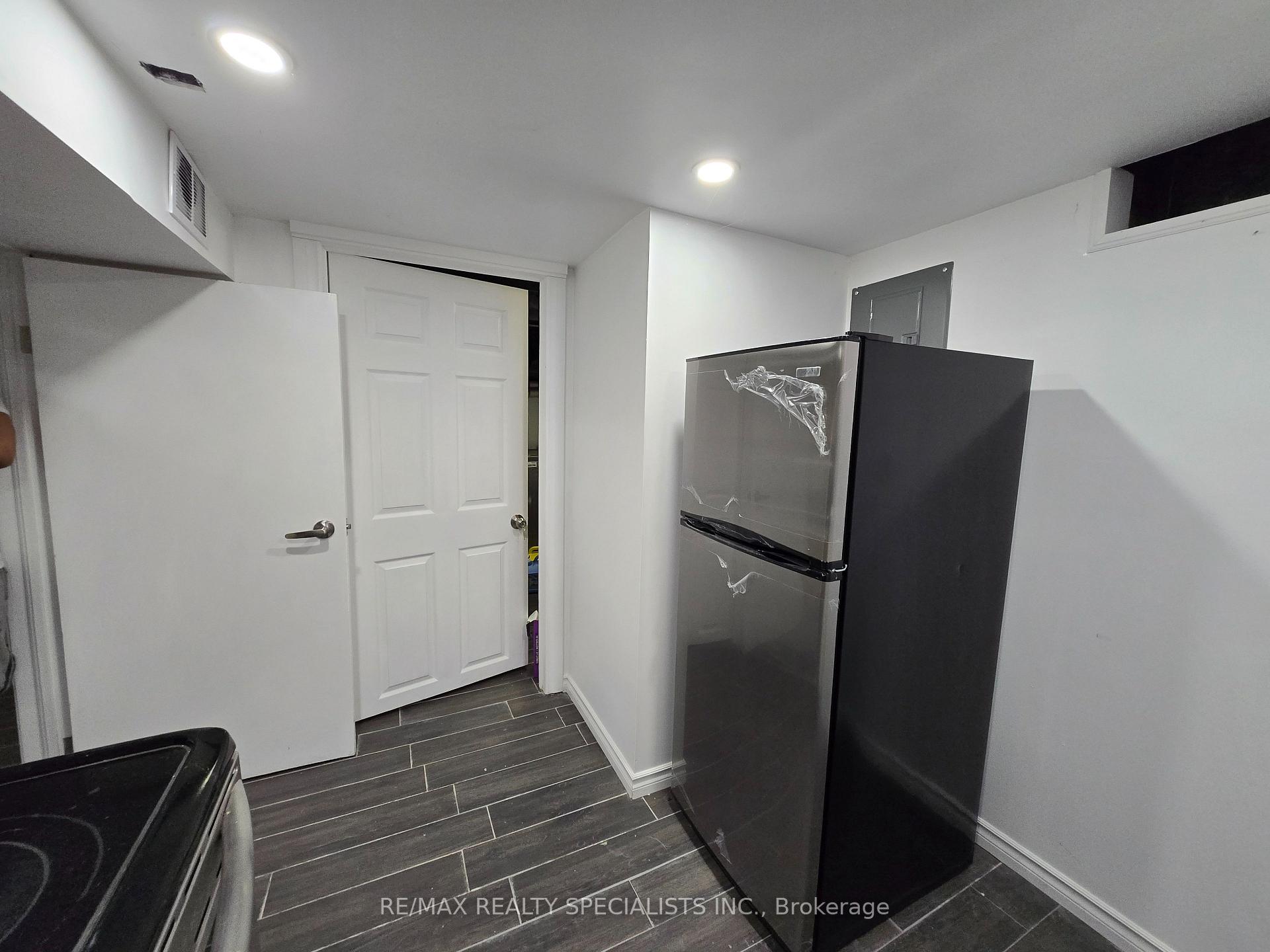 Photo 12 of Unit lower, 1765 Golfview Drive N, LaSalle — HOMEH