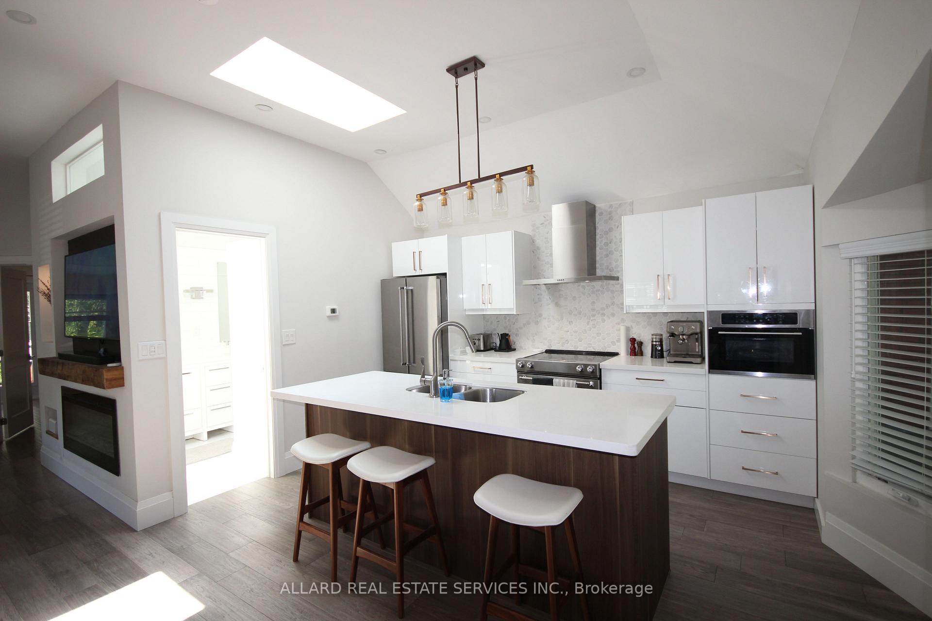 Photo 3 of 361 Rhodes Avenue, Toronto, Greenwood-Coxwell — HOMEH