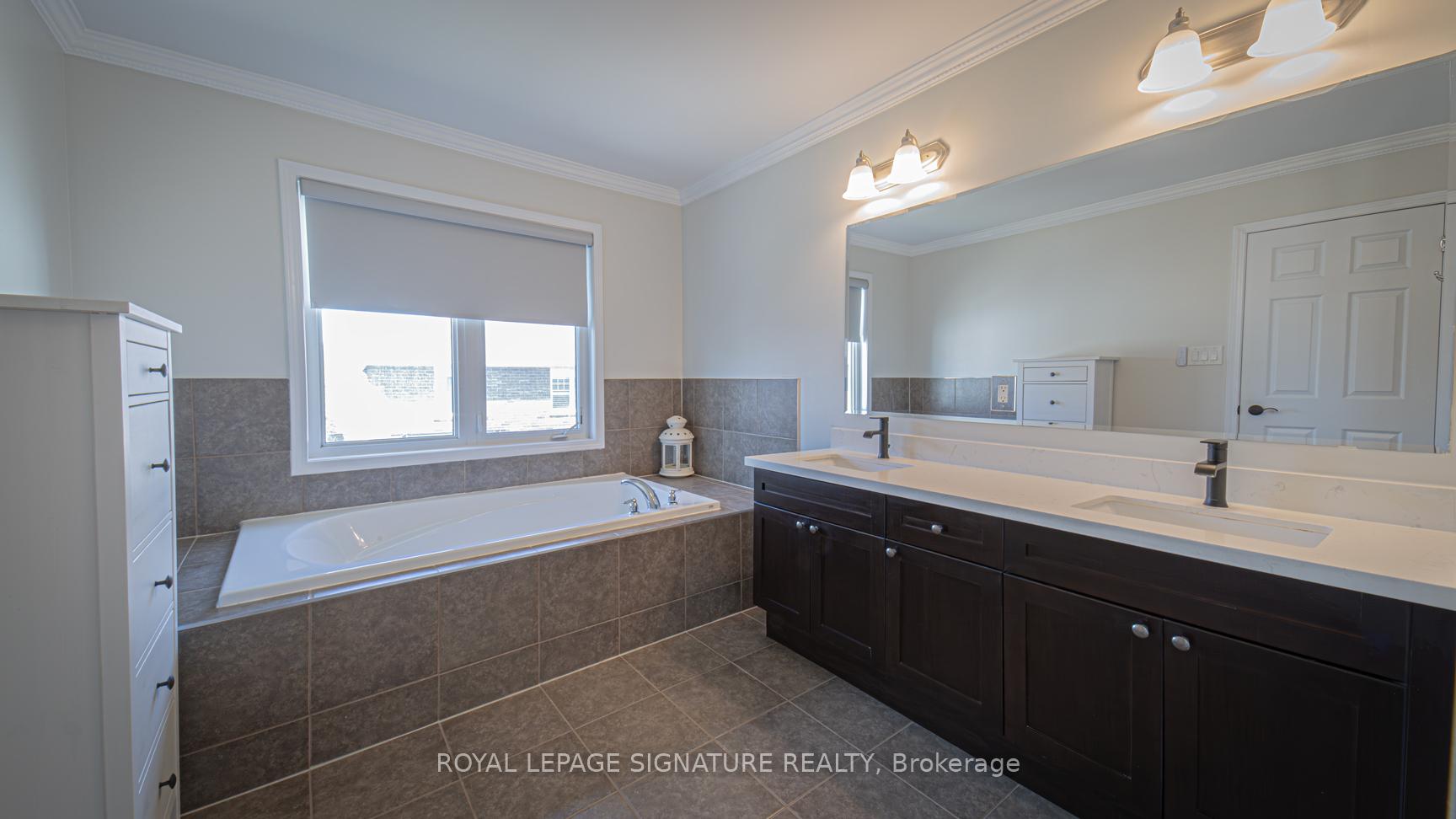 Photo 10 of 1861 Parkhurst Crescent, Pickering, Duffin Heights — HOMEH