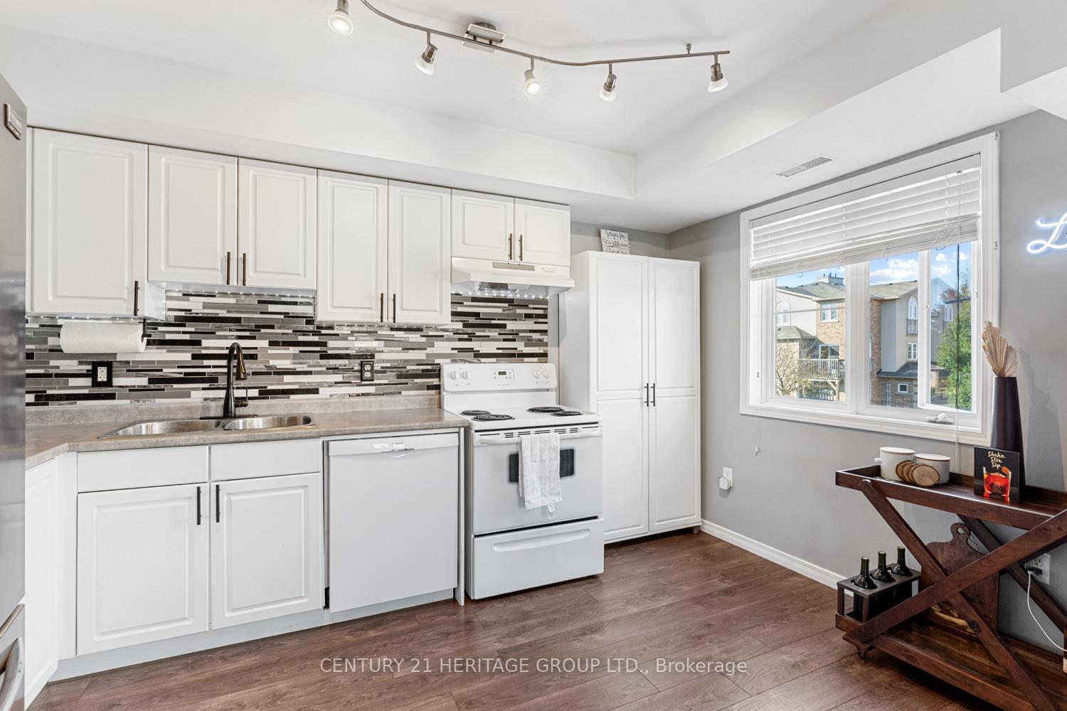 Photo 3 of Unit 2, 11 Cheltenham Road, Barrie, Georgian Drive — HOMEH