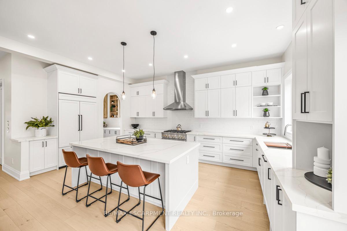 Photo 12 of 63 Brian Boulevard, Hamilton, Waterdown — HOMEH