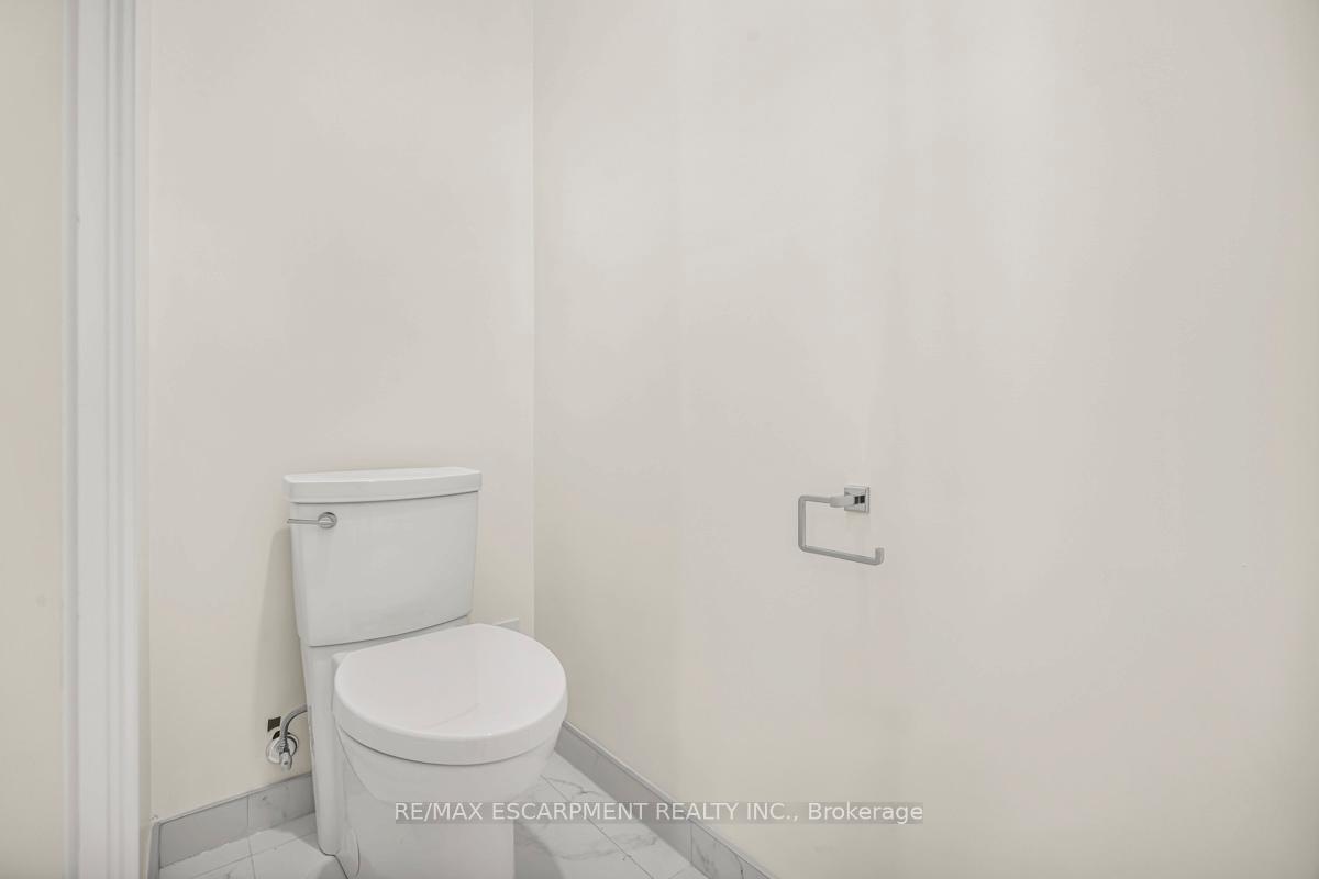 Photo 8 of 63 Brian Boulevard, Hamilton, Waterdown — HOMEH