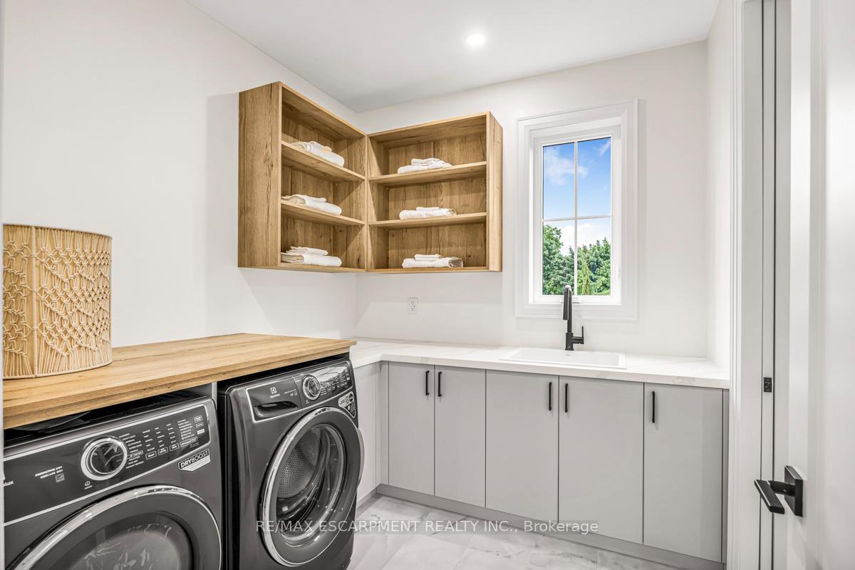 Photo 10 of 63 Brian Boulevard, Hamilton, Waterdown — HOMEH