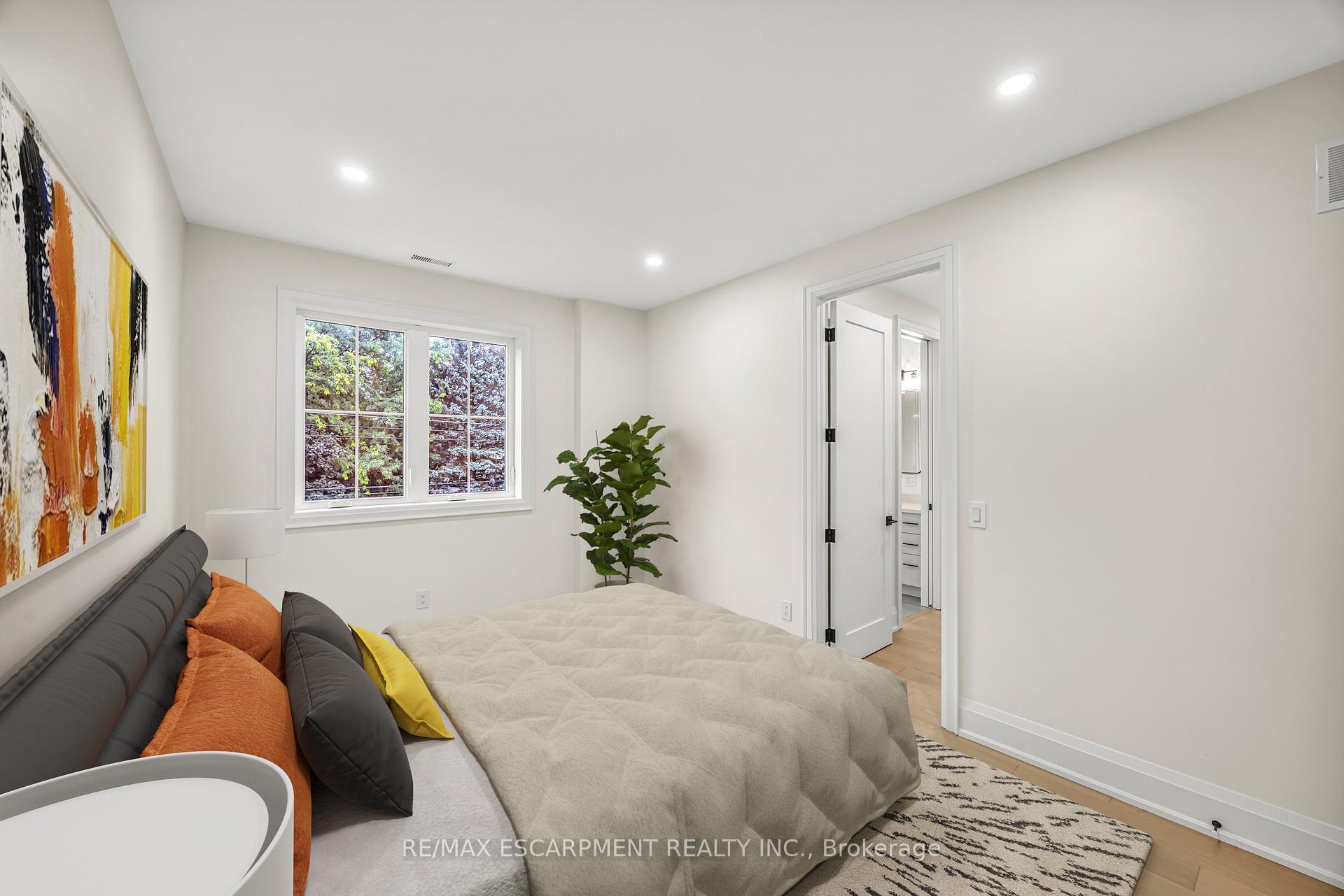 Photo 20 of 63 Brian Boulevard, Hamilton, Waterdown — HOMEH