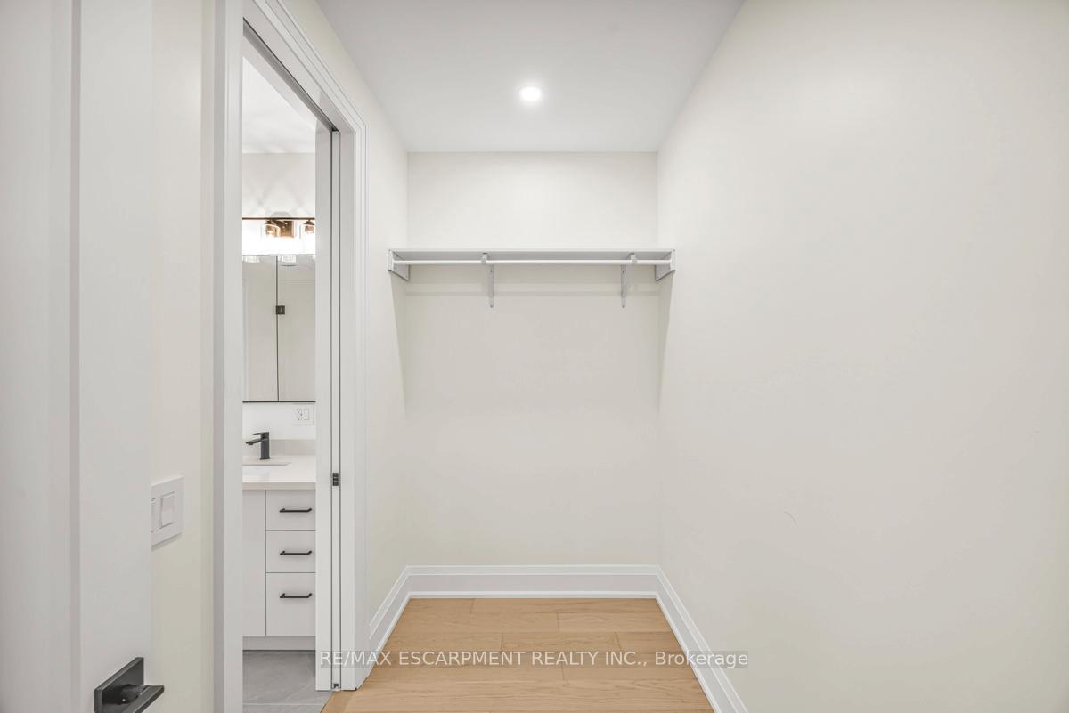 Photo 18 of 63 Brian Boulevard, Hamilton, Waterdown — HOMEH