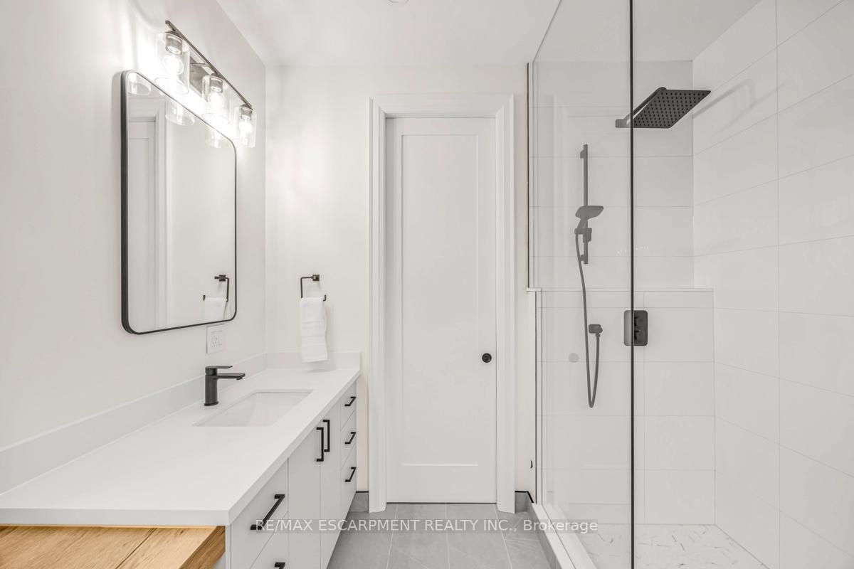 Photo 11 of 63 Brian Boulevard, Hamilton, Waterdown — HOMEH