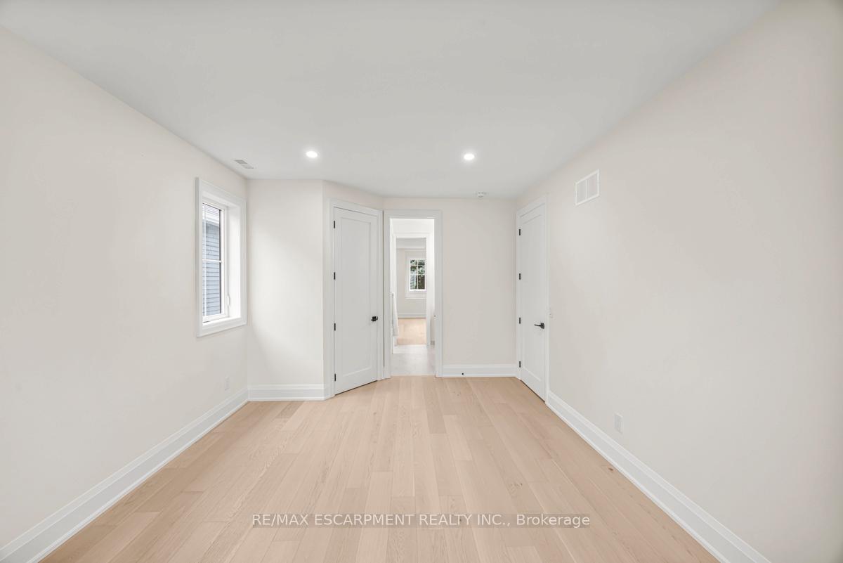 Photo 22 of 63 Brian Boulevard, Hamilton, Waterdown — HOMEH