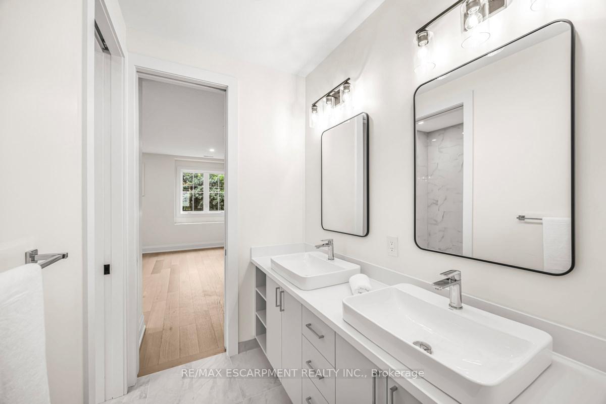 Photo 25 of 63 Brian Boulevard, Hamilton, Waterdown — HOMEH