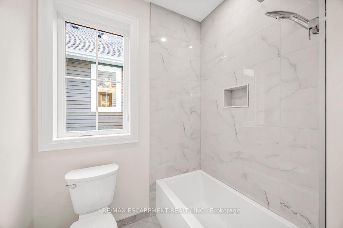 Photo 24 of 63 Brian Boulevard, Hamilton, Waterdown — HOMEH