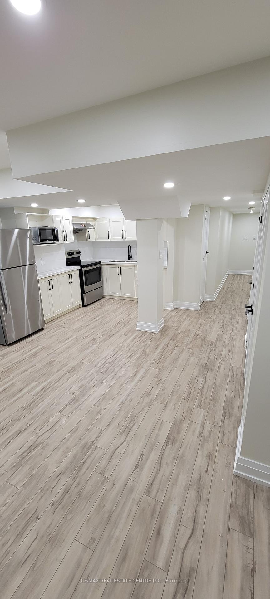 Photo 8 of 65 Lanark Circle, Brampton, Credit Valley — HOMEH
