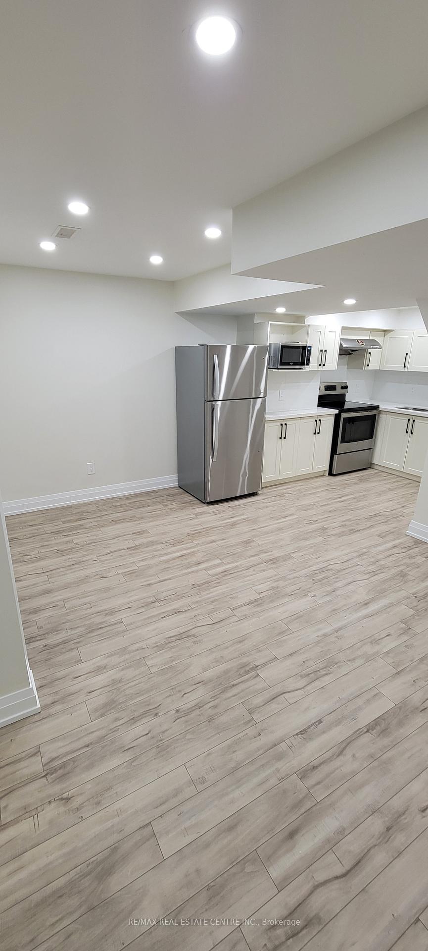 Photo 7 of 65 Lanark Circle, Brampton, Credit Valley — HOMEH