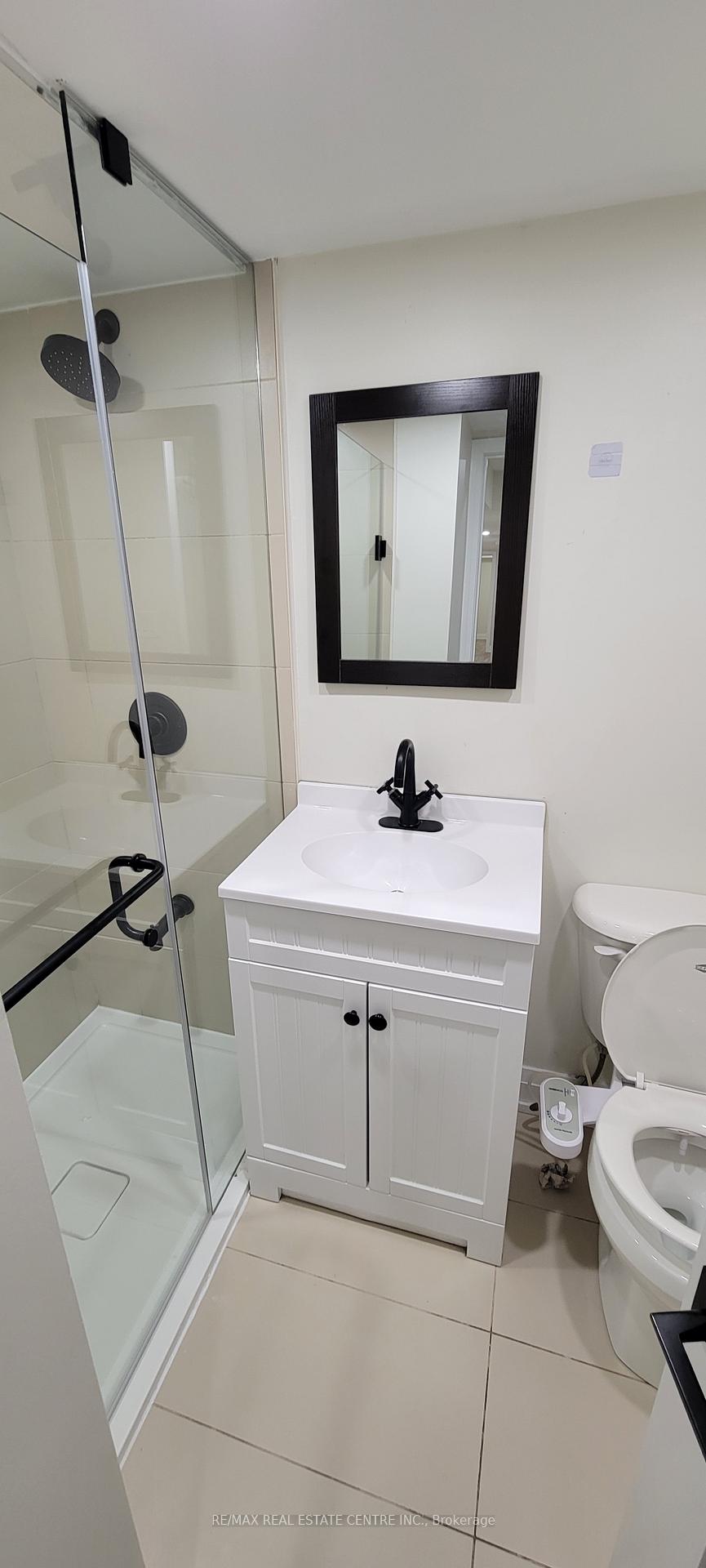 Photo 12 of 65 Lanark Circle, Brampton, Credit Valley — HOMEH