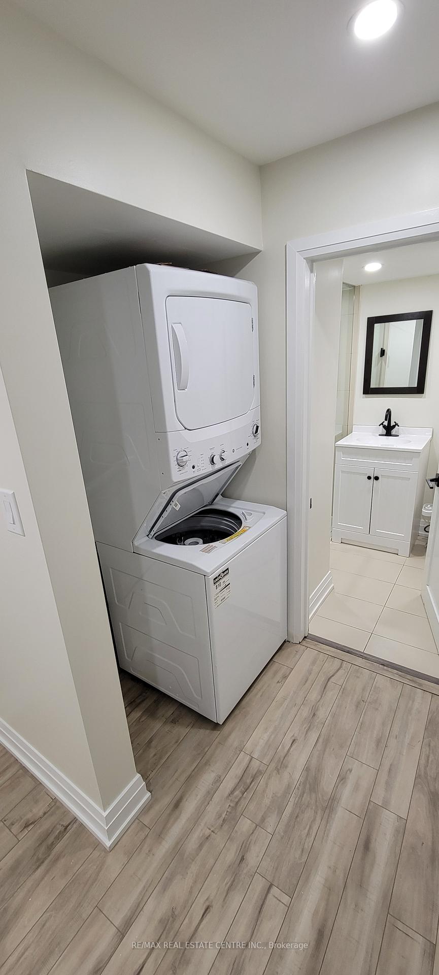 Photo 10 of 65 Lanark Circle, Brampton, Credit Valley — HOMEH