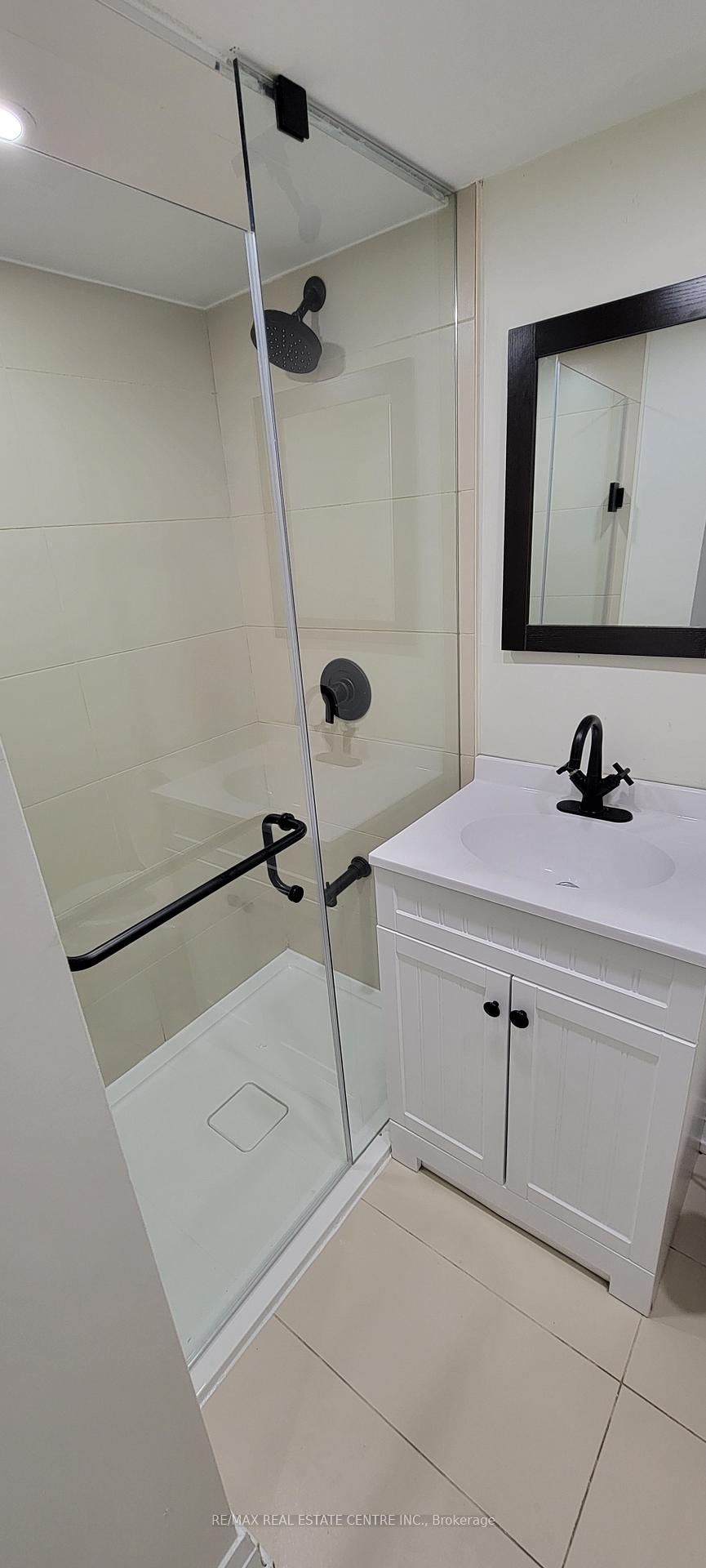 Photo 9 of 65 Lanark Circle, Brampton, Credit Valley — HOMEH