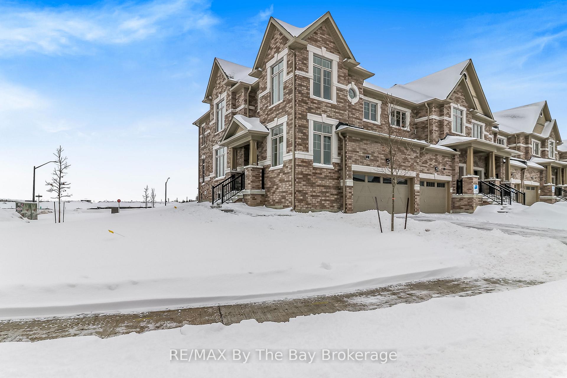 Photo 11 of 2 Federica Crescent, Wasaga Beach — HOMEH