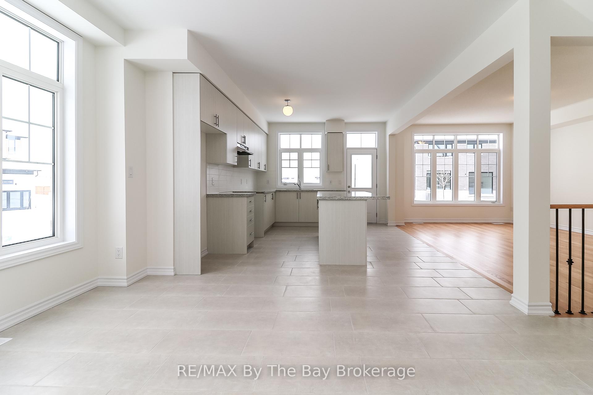 Photo 10 of 2 Federica Crescent, Wasaga Beach — HOMEH