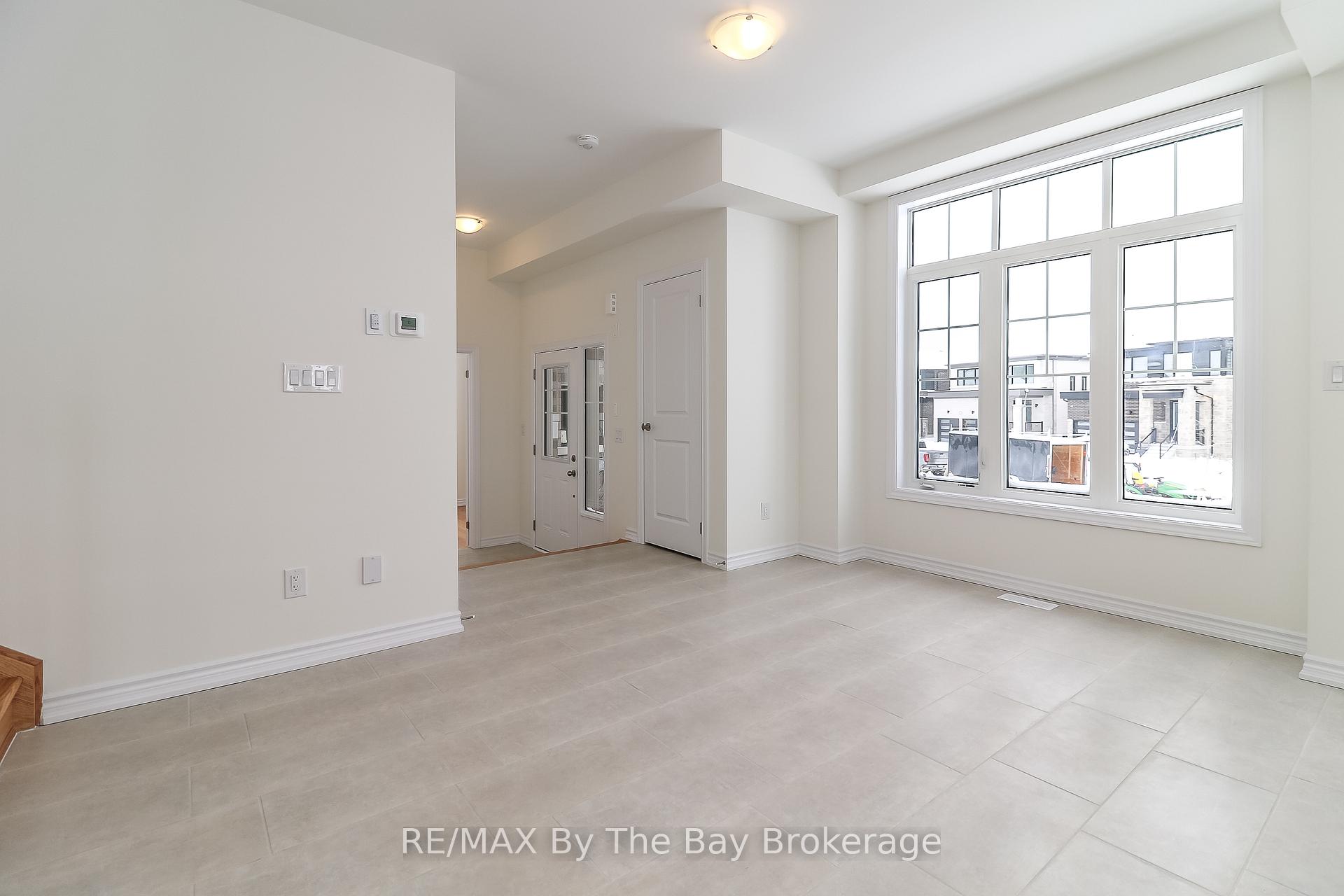 Photo 14 of 2 Federica Crescent, Wasaga Beach — HOMEH