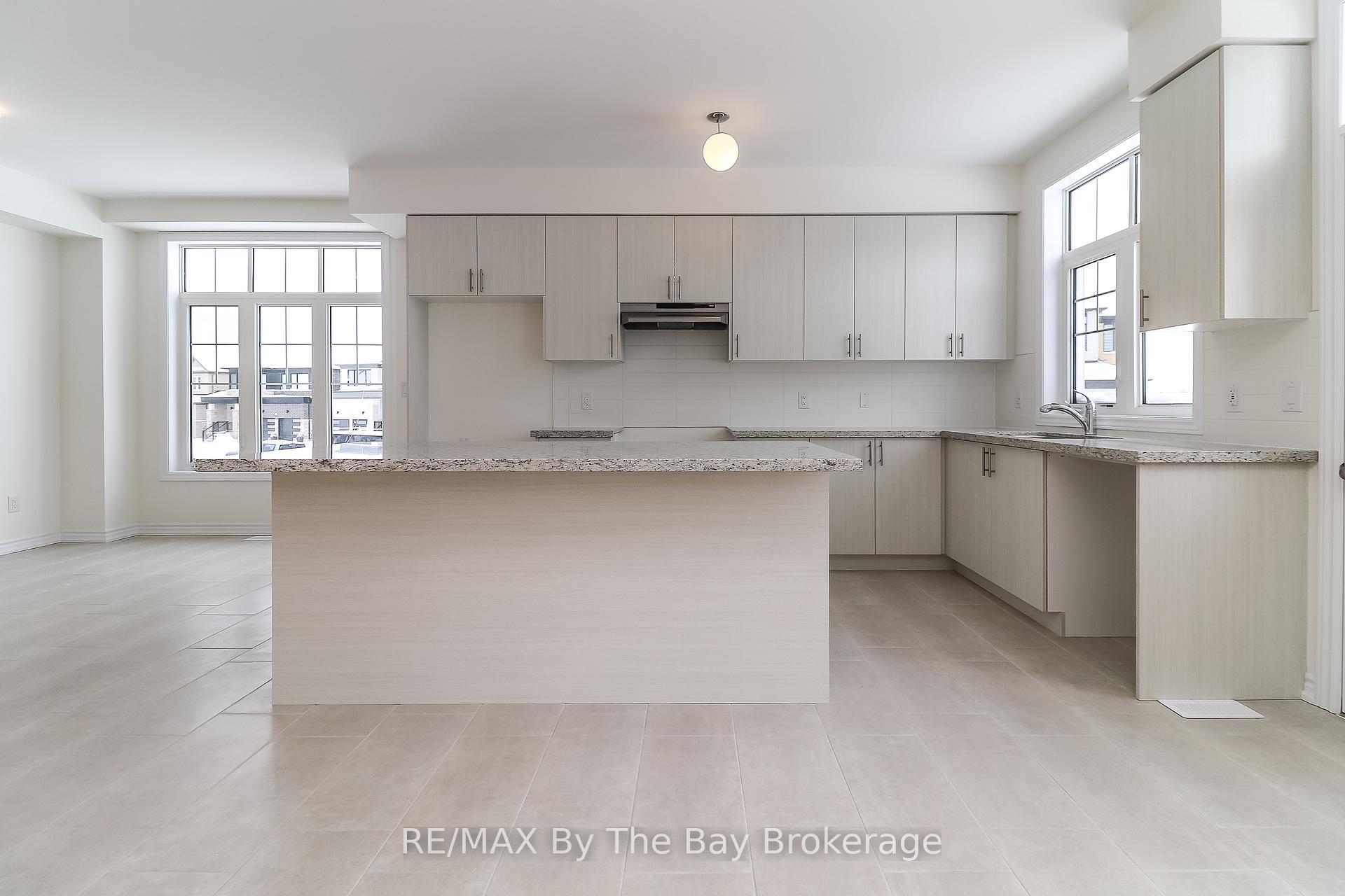 Photo 6 of 2 Federica Crescent, Wasaga Beach — HOMEH