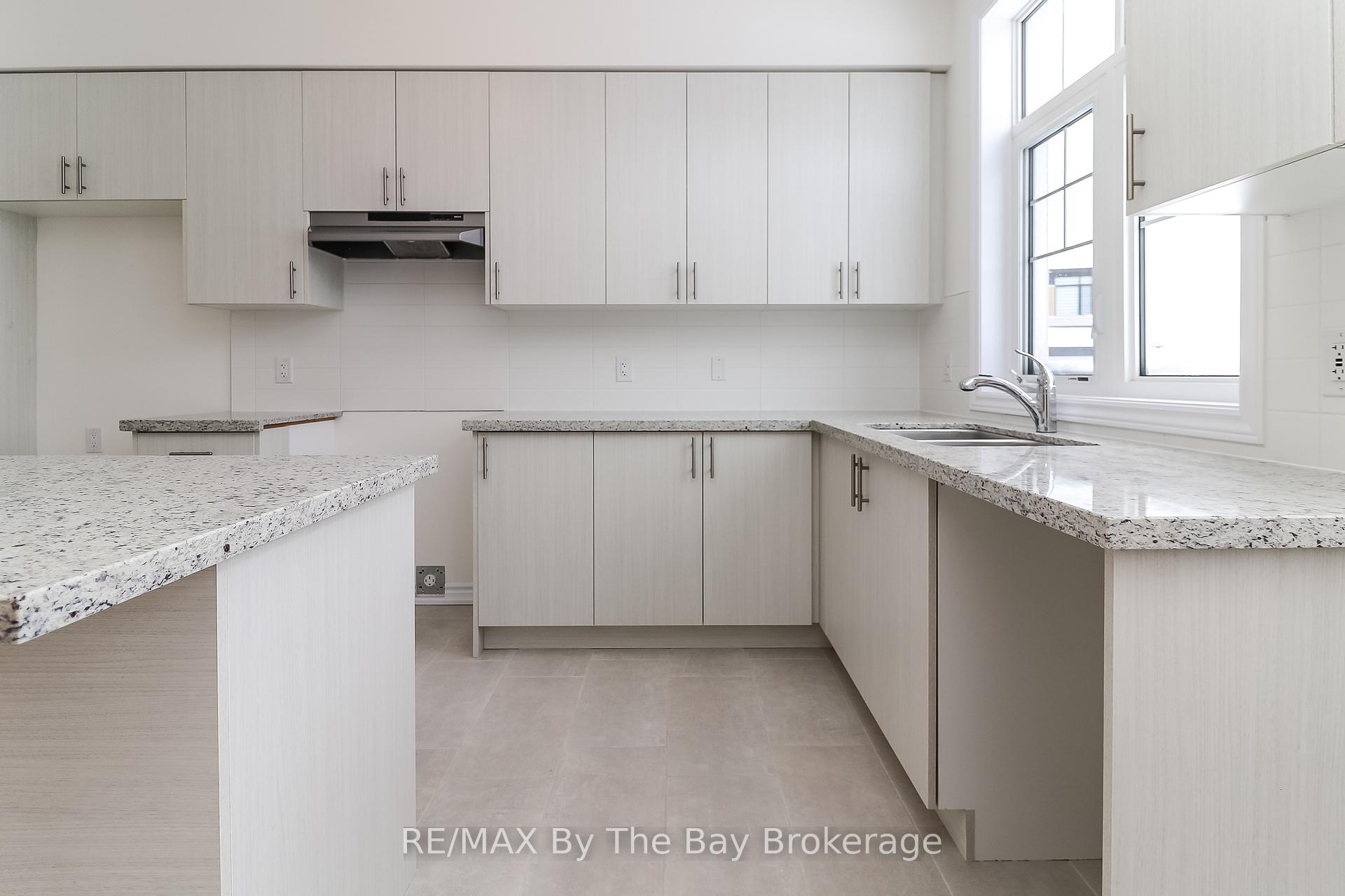 Photo 19 of 2 Federica Crescent, Wasaga Beach — HOMEH
