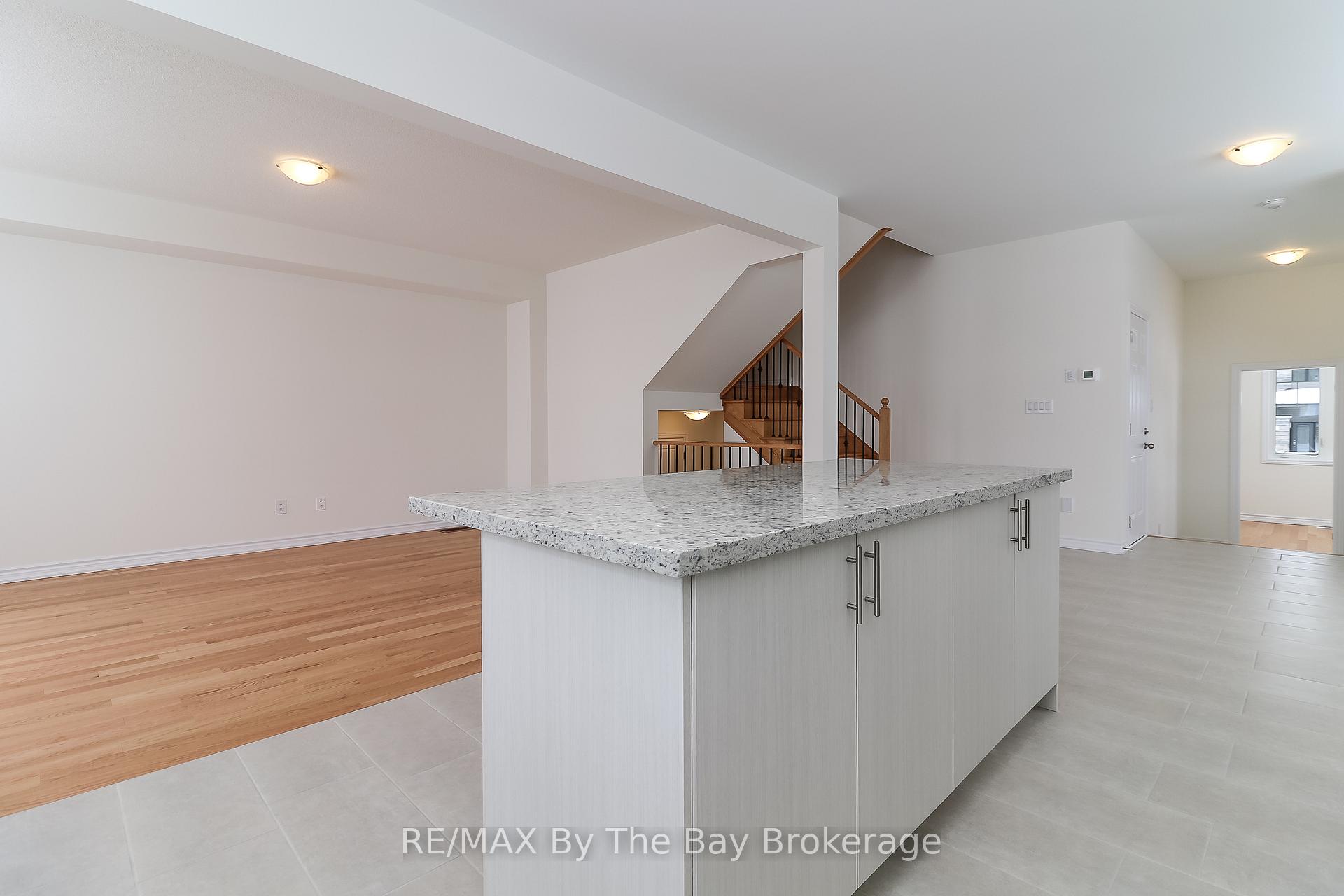 Photo 9 of 2 Federica Crescent, Wasaga Beach — HOMEH