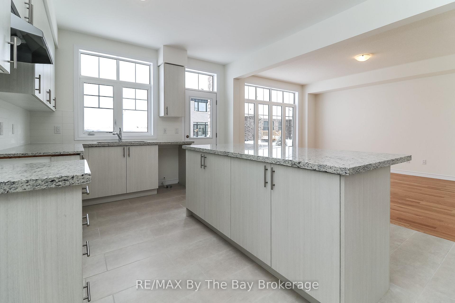 Photo 13 of 2 Federica Crescent, Wasaga Beach — HOMEH