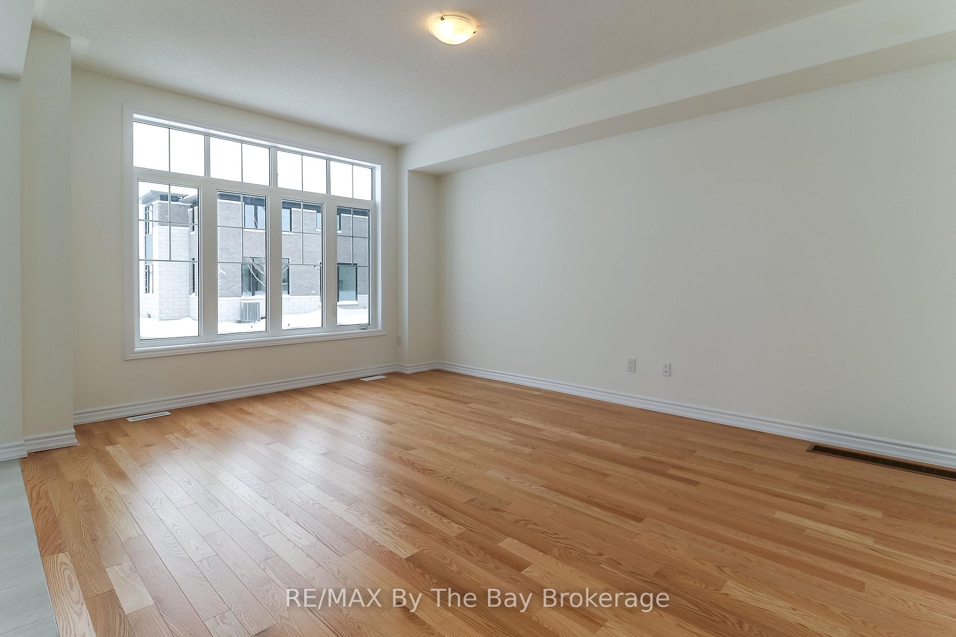 Photo 27 of 2 Federica Crescent, Wasaga Beach — HOMEH