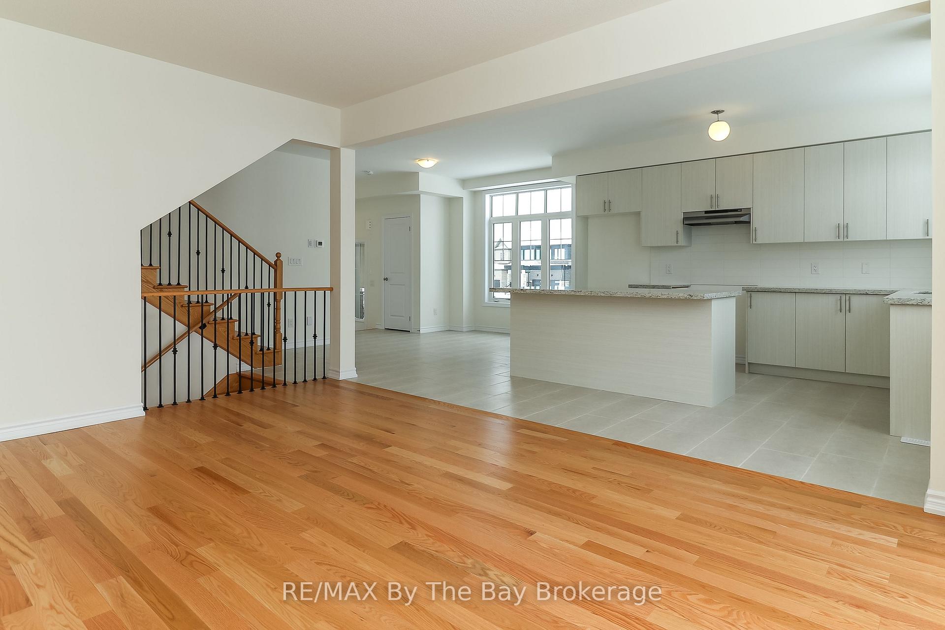 Photo 17 of 2 Federica Crescent, Wasaga Beach — HOMEH