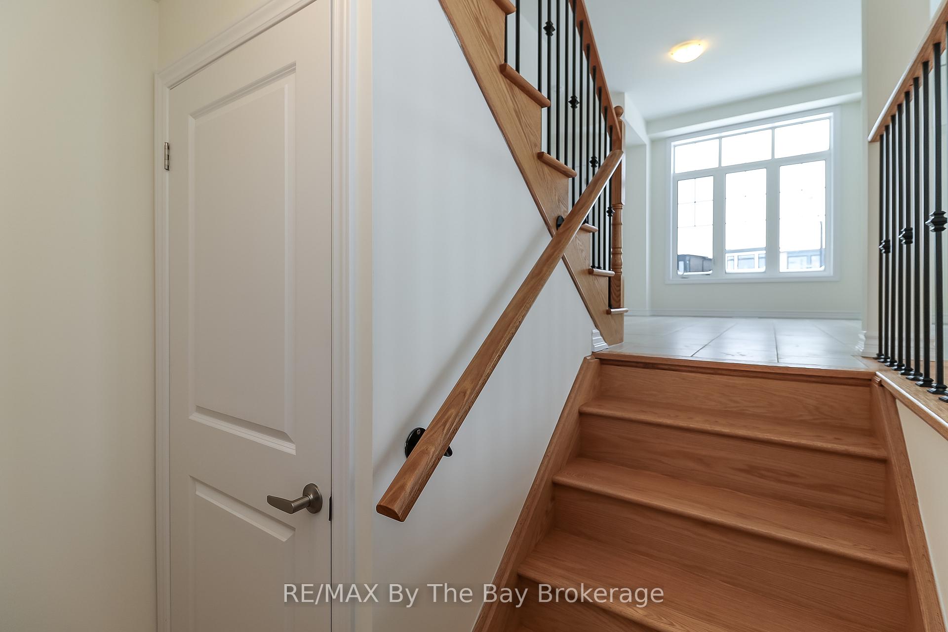 Photo 16 of 2 Federica Crescent, Wasaga Beach — HOMEH