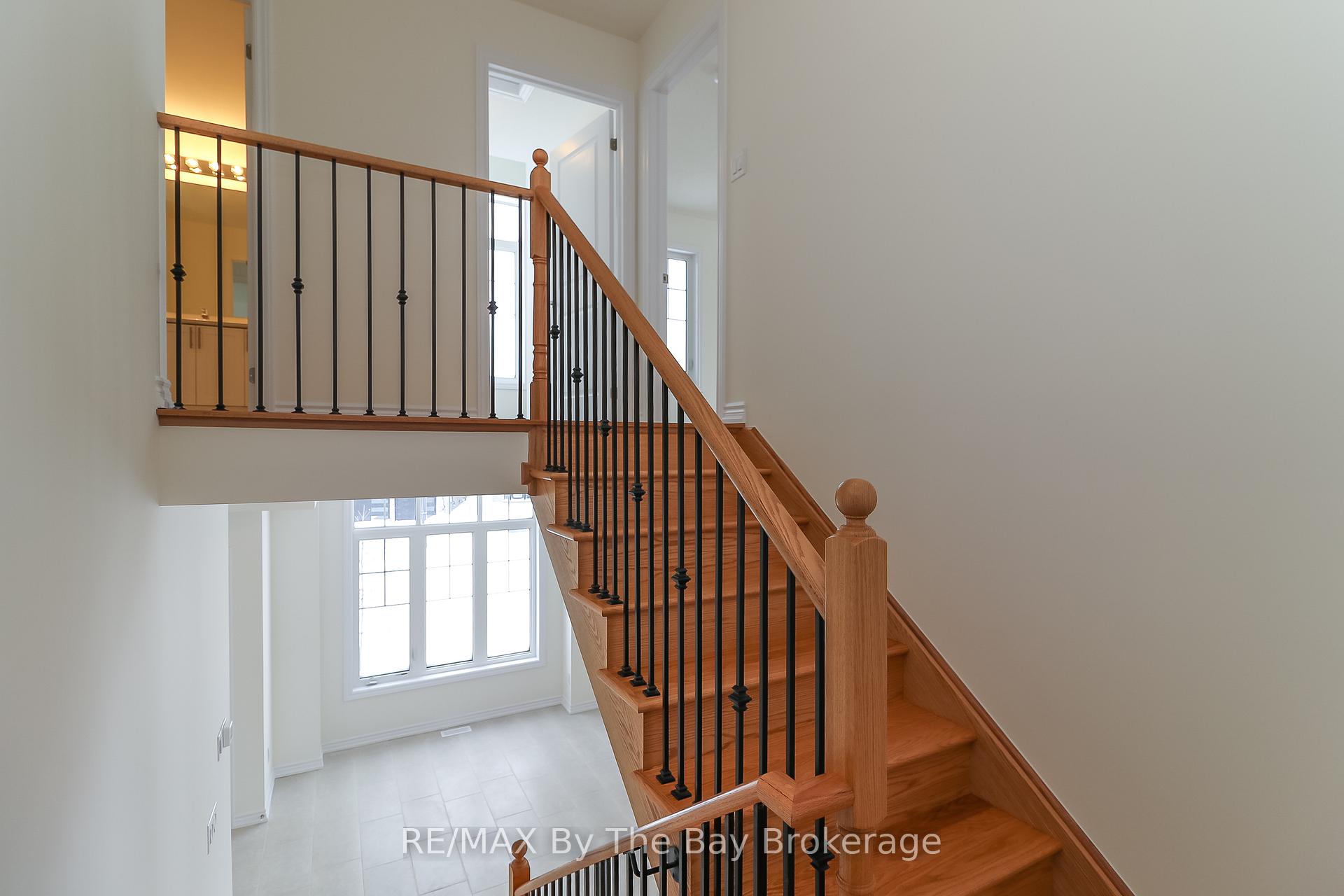 Photo 23 of 2 Federica Crescent, Wasaga Beach — HOMEH