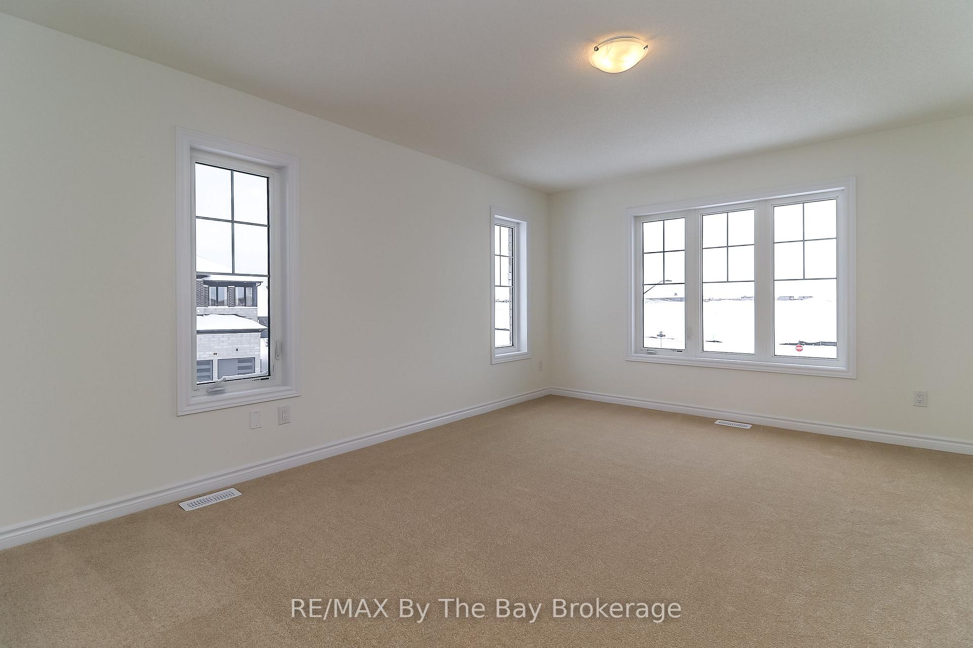 Photo 36 of 2 Federica Crescent, Wasaga Beach — HOMEH