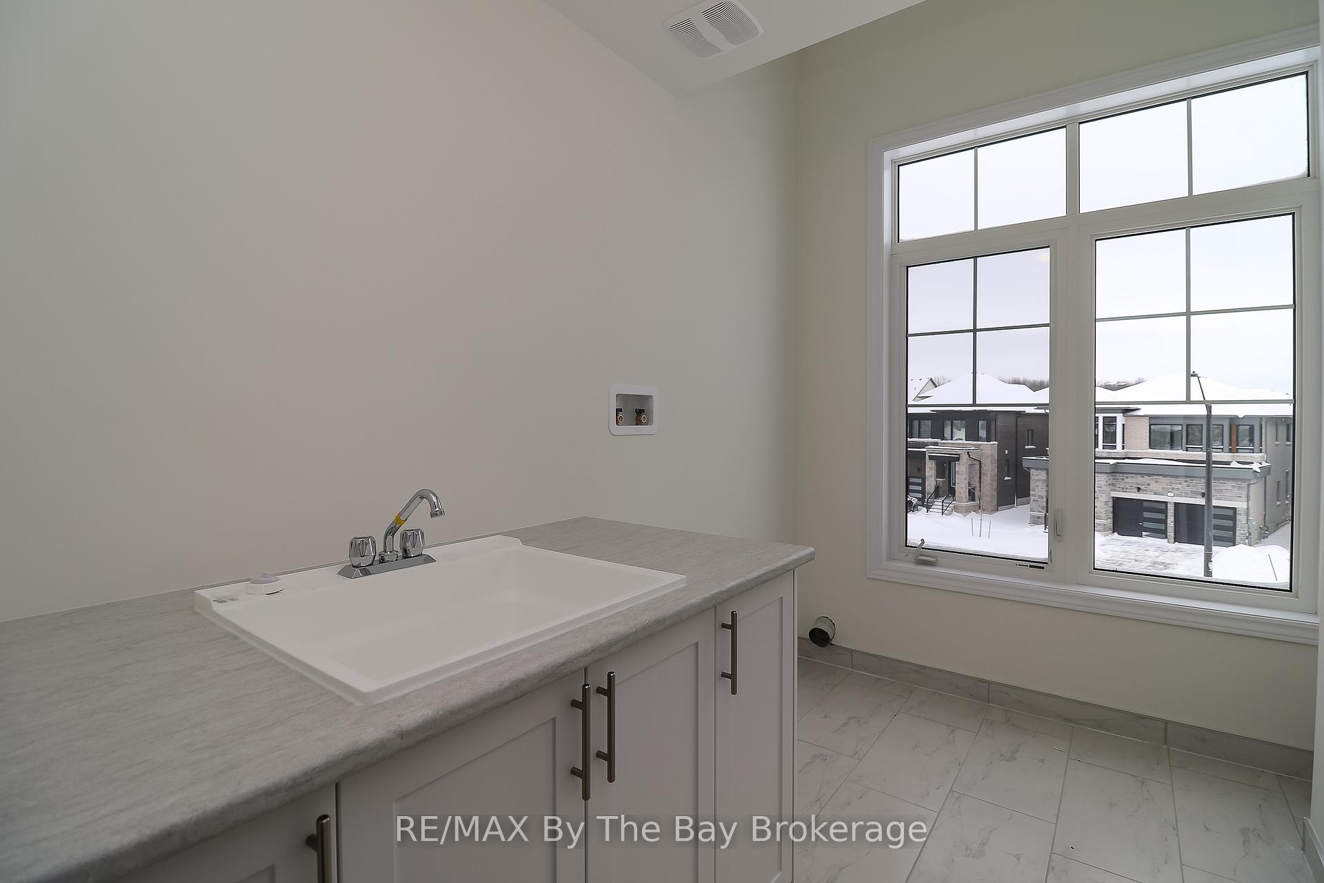 Photo 24 of 2 Federica Crescent, Wasaga Beach — HOMEH