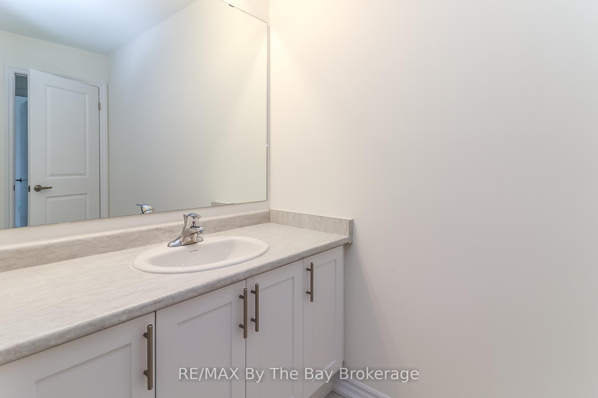 Photo 26 of 2 Federica Crescent, Wasaga Beach — HOMEH