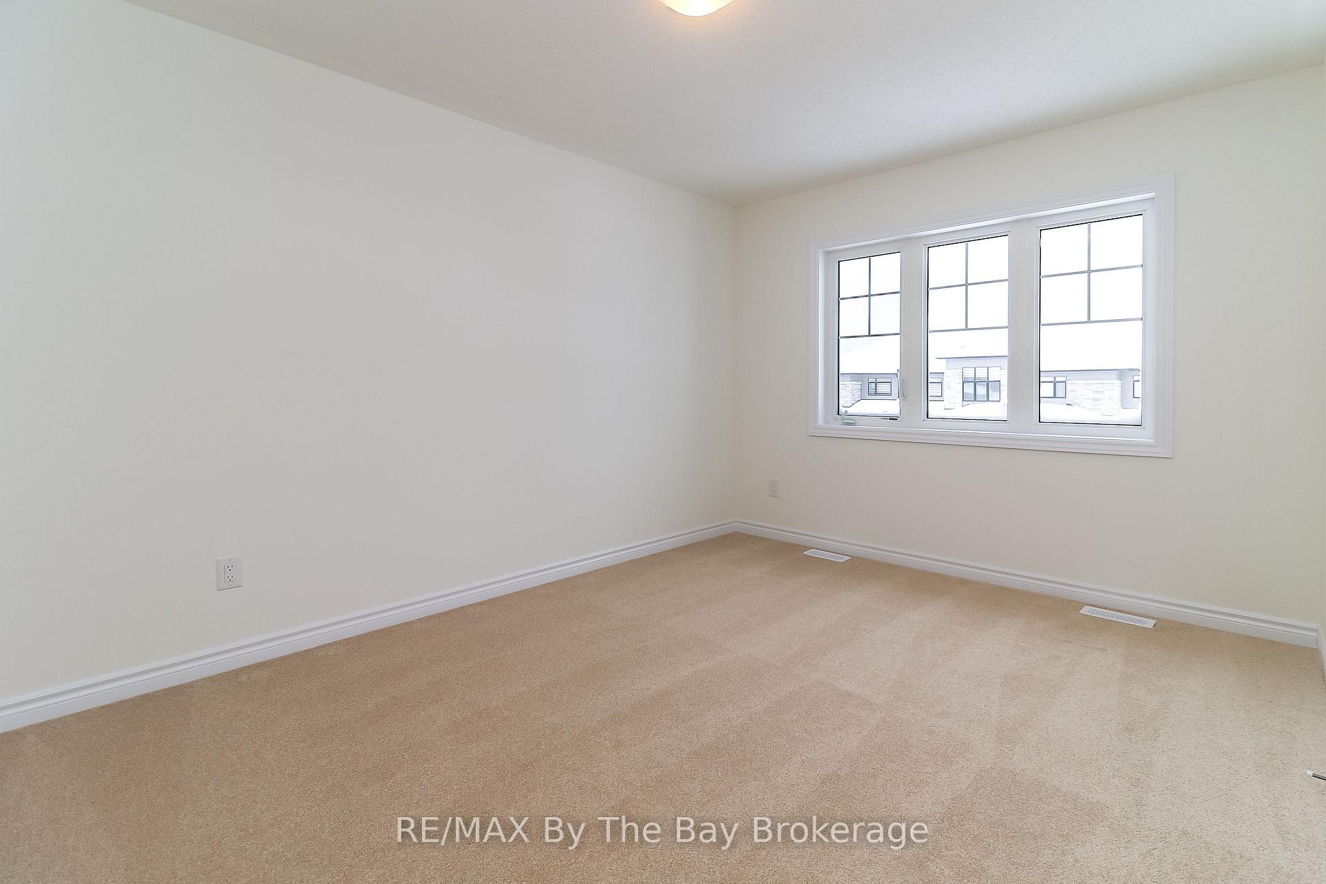 Photo 38 of 2 Federica Crescent, Wasaga Beach — HOMEH