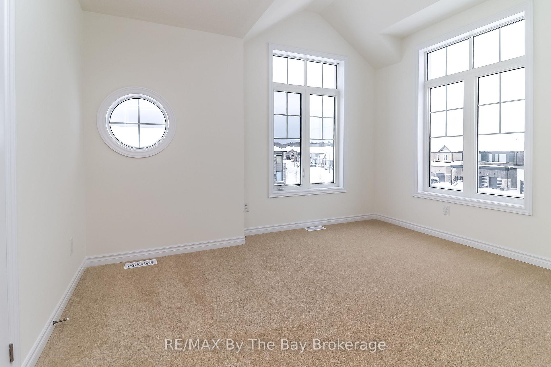 Photo 37 of 2 Federica Crescent, Wasaga Beach — HOMEH
