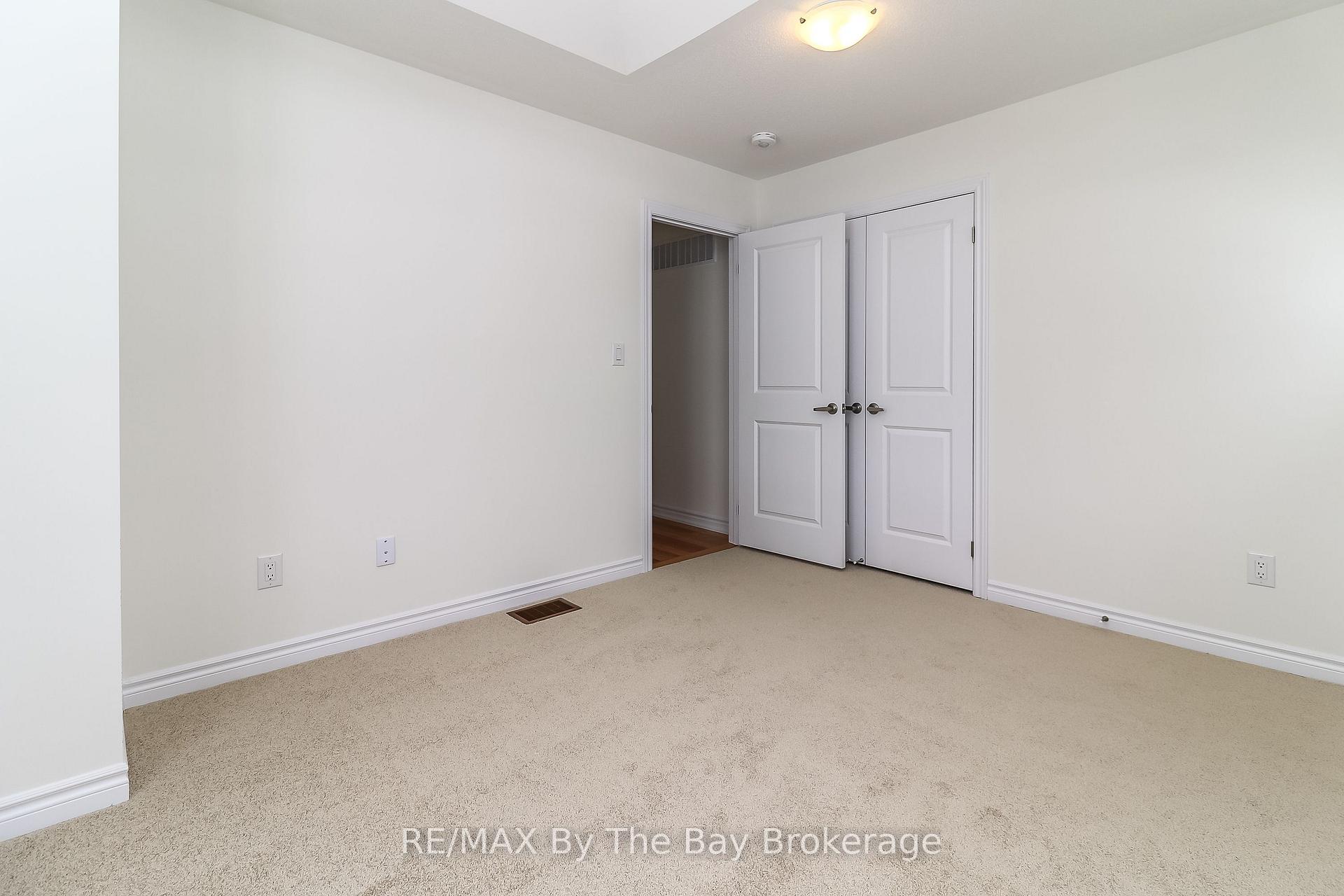 Photo 33 of 2 Federica Crescent, Wasaga Beach — HOMEH