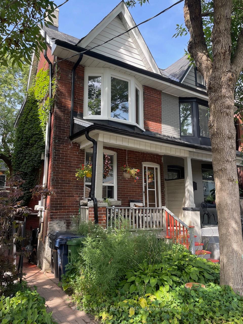 Front of Unit Bsmt, 76 Bellwoods Avenue