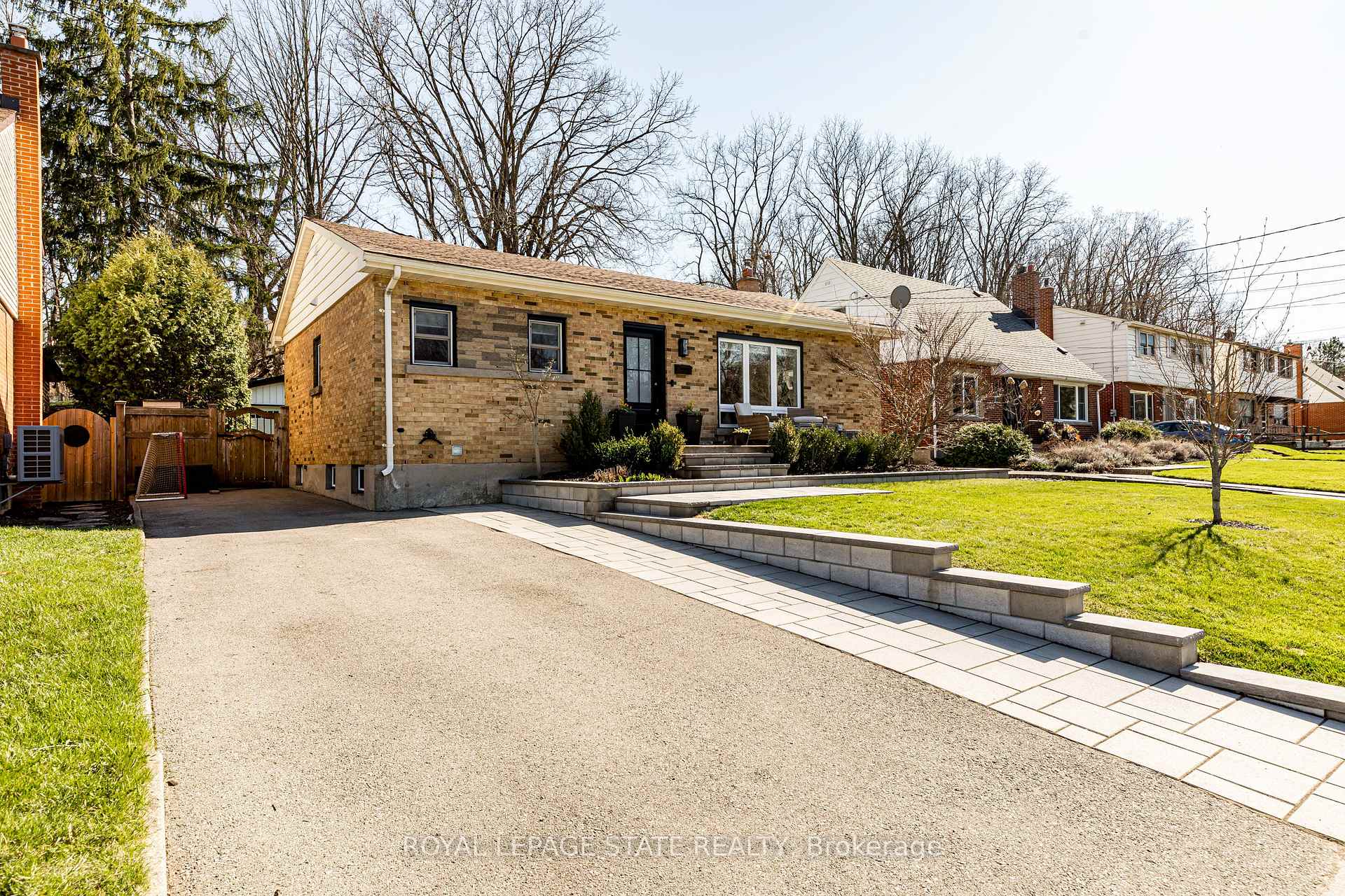 Photo 7 of 44 Kemp Drive, Hamilton, Dundas — HOMEH