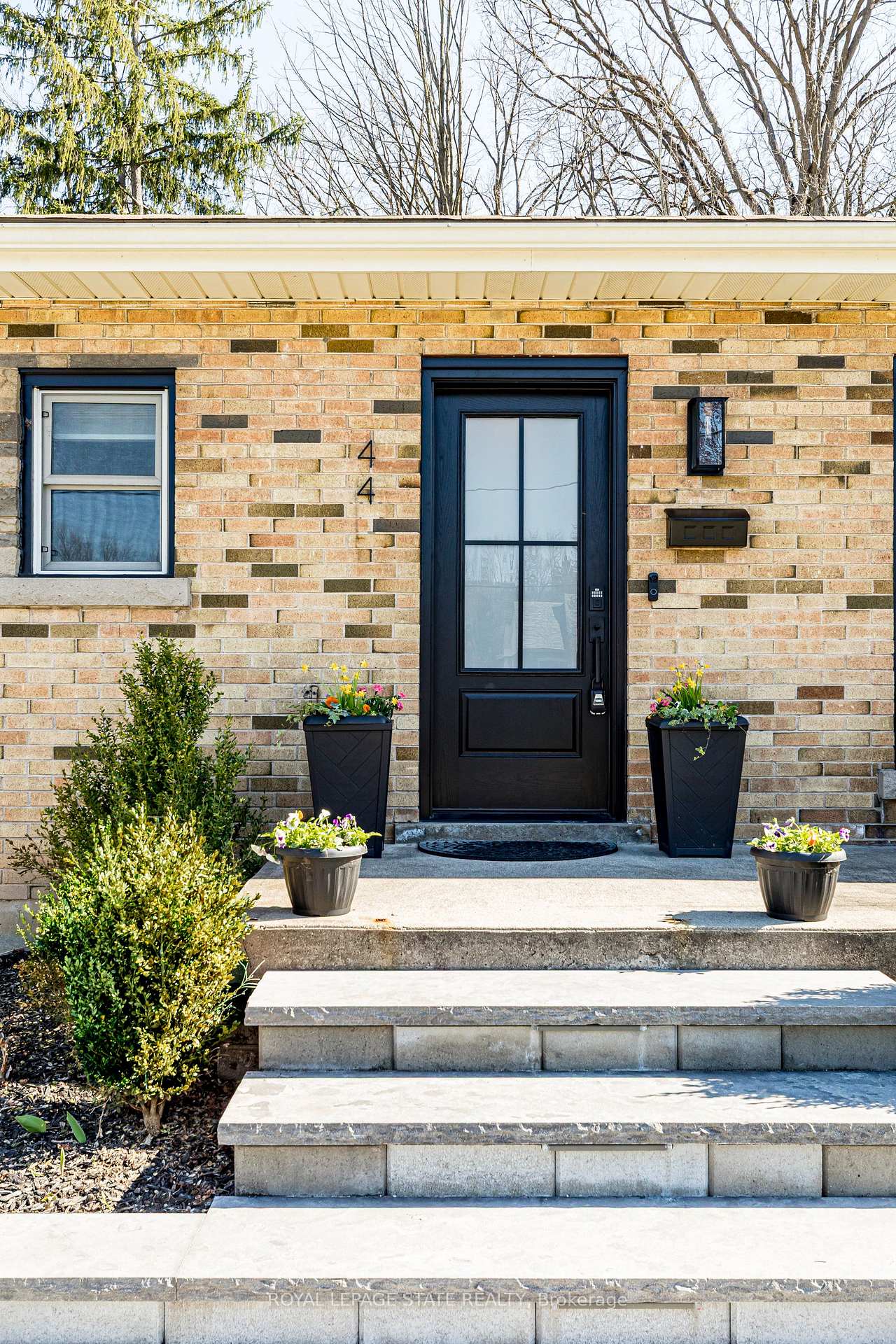 Photo 32 of 44 Kemp Drive, Hamilton, Dundas — HOMEH
