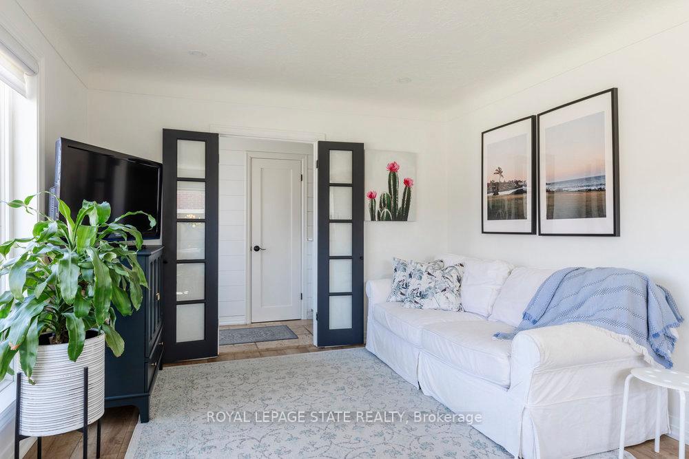 Photo 2 of 44 Kemp Drive, Hamilton, Dundas — HOMEH