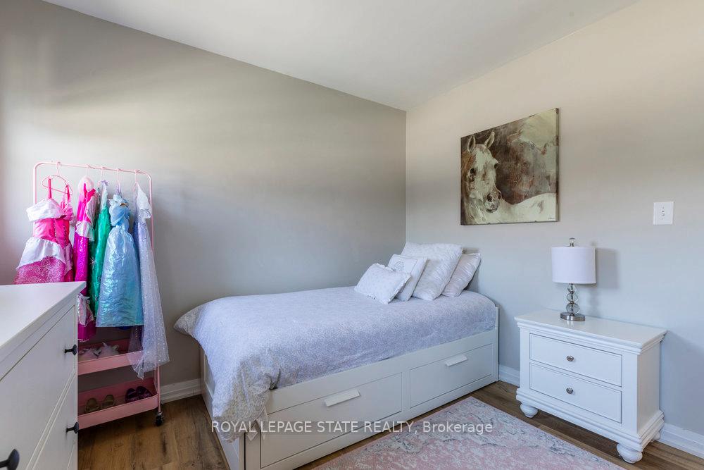 Photo 45 of 44 Kemp Drive, Hamilton, Dundas — HOMEH