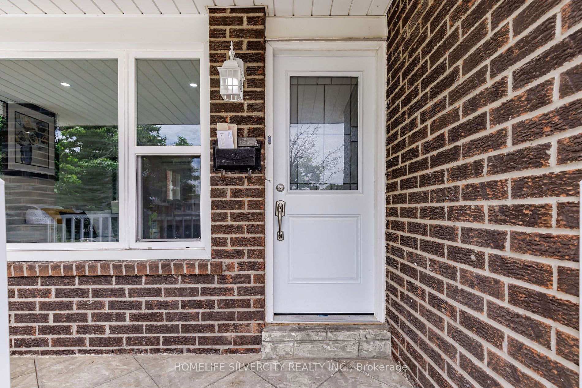 Photo 8 of 60 Braidwood Lake Road, Brampton, Heart Lake West — HOMEH