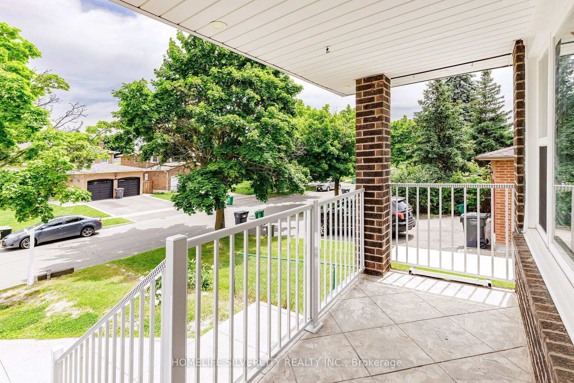 Photo 3 of 60 Braidwood Lake Road, Brampton, Heart Lake West — HOMEH