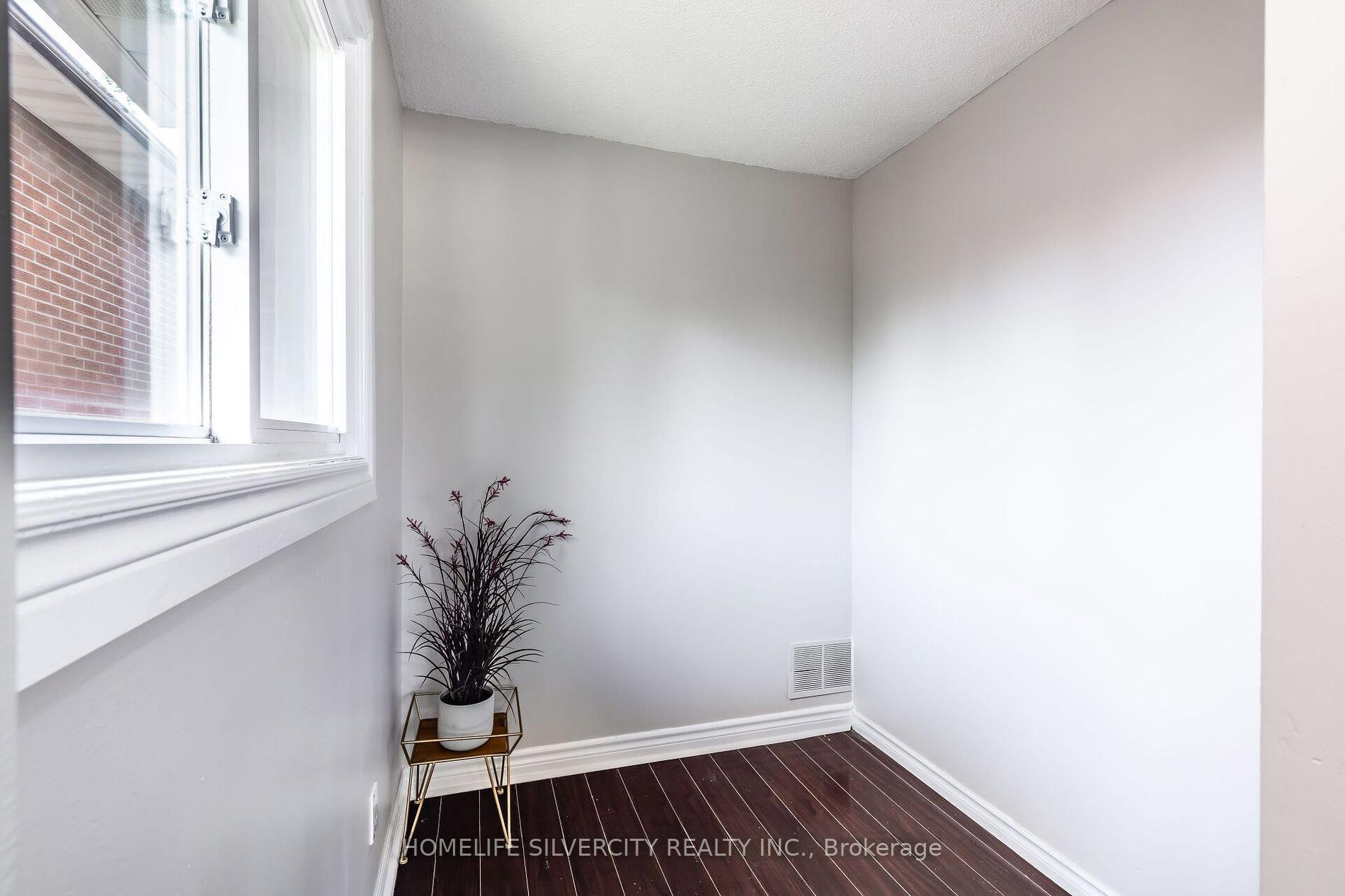 Photo 9 of 60 Braidwood Lake Road, Brampton, Heart Lake West — HOMEH