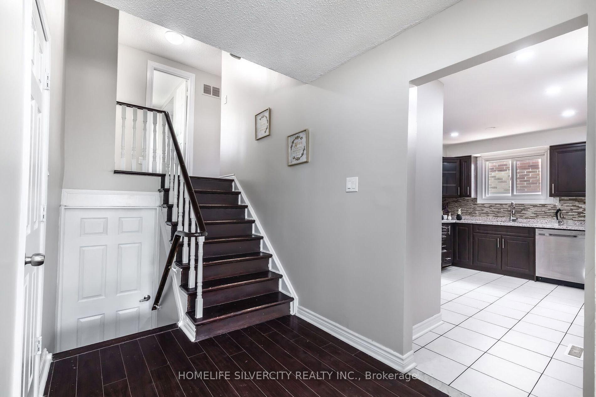 Photo 11 of 60 Braidwood Lake Road, Brampton, Heart Lake West — HOMEH