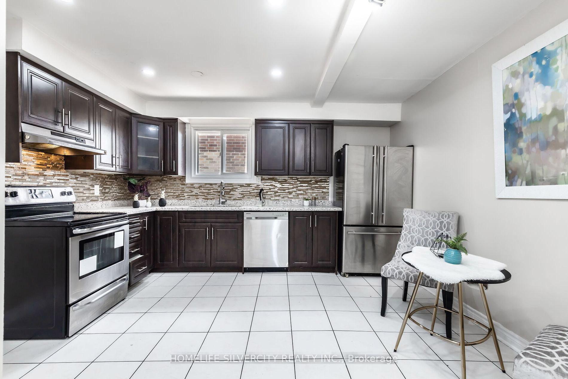Photo 15 of 60 Braidwood Lake Road, Brampton, Heart Lake West — HOMEH