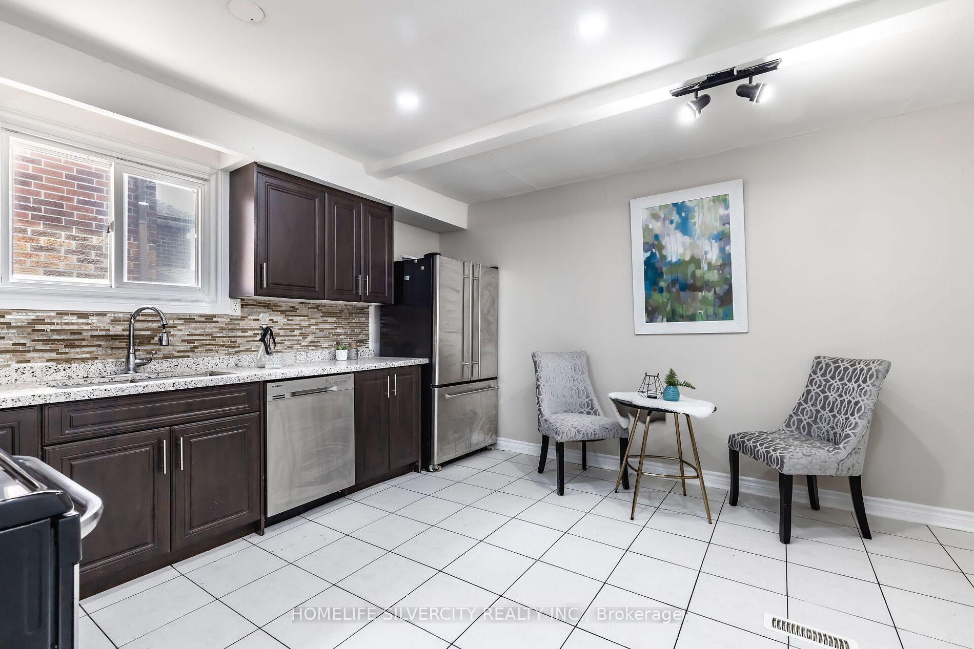 Photo 13 of 60 Braidwood Lake Road, Brampton, Heart Lake West — HOMEH