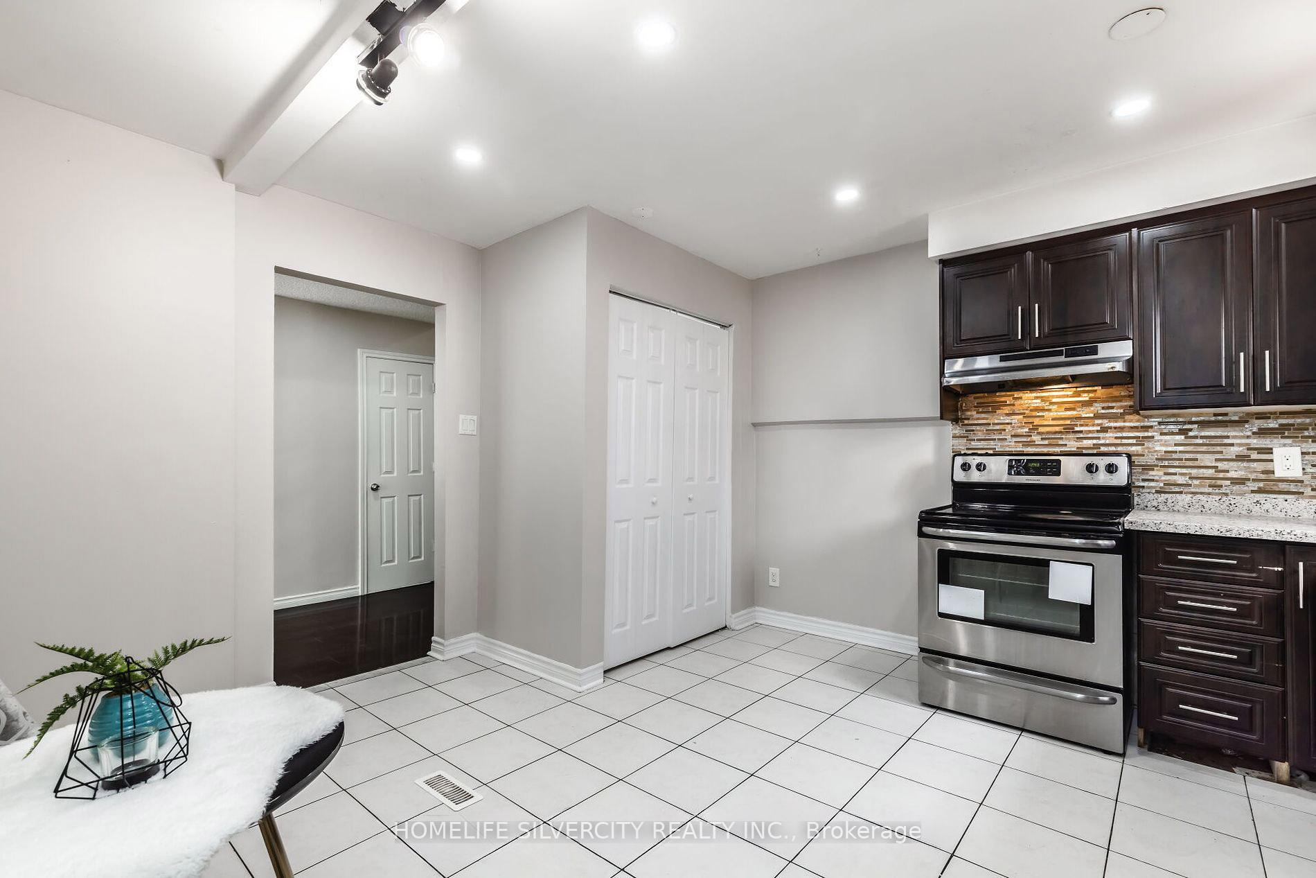 Photo 10 of 60 Braidwood Lake Road, Brampton, Heart Lake West — HOMEH
