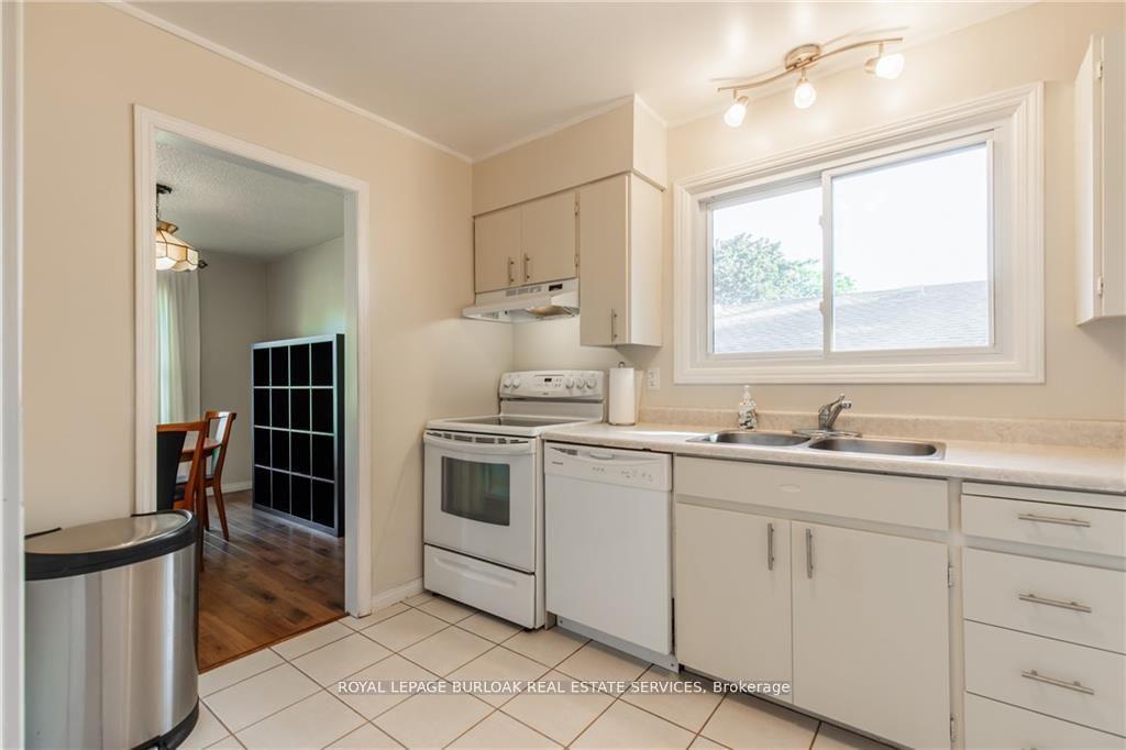 Photo 9 of 294 Parkside Drive, Hamilton, Waterdown — HOMEH